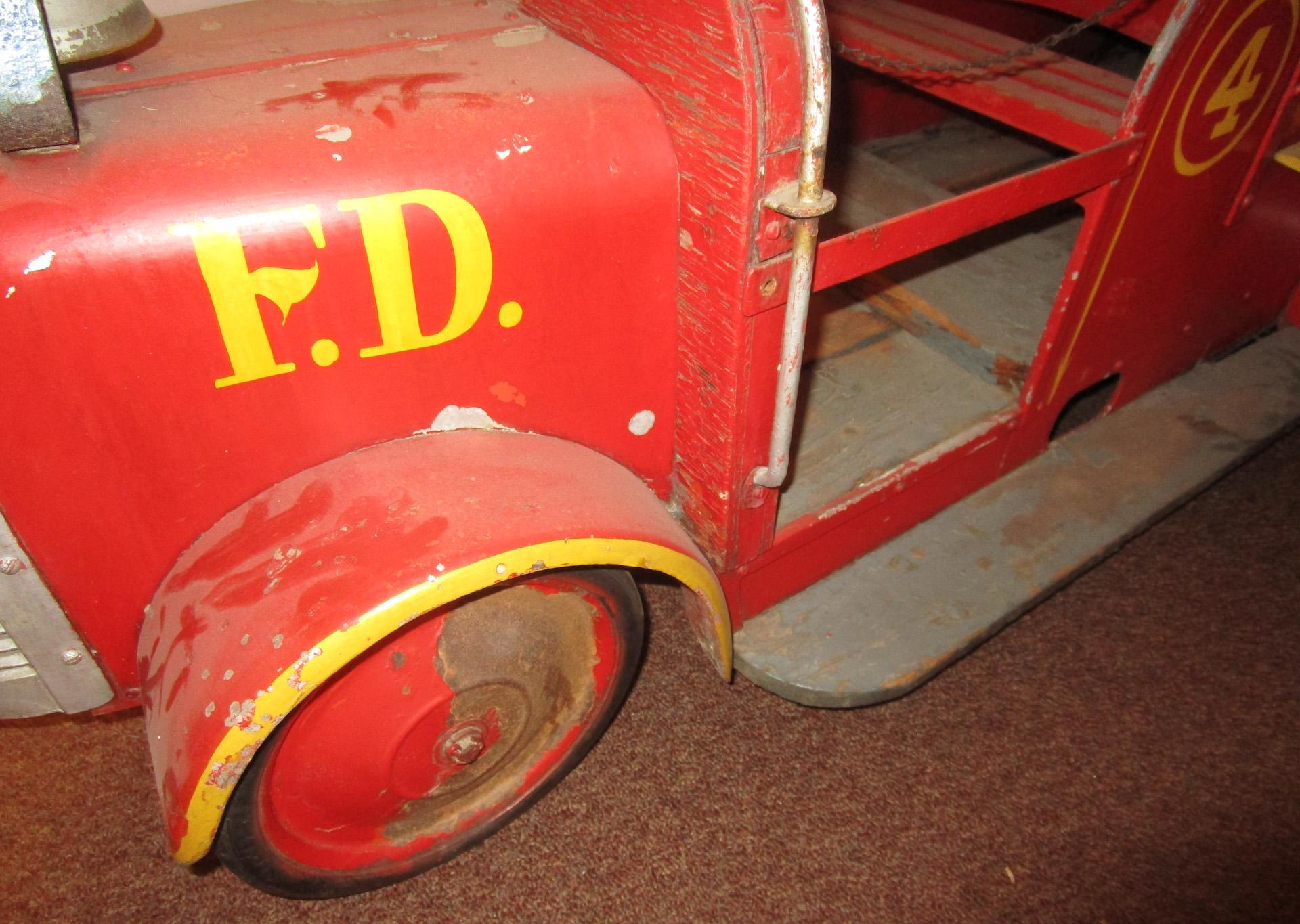 Industrial 1940s Coney Island Amusement Park Kiddie Car Fire Engine in Original Condition For Sale