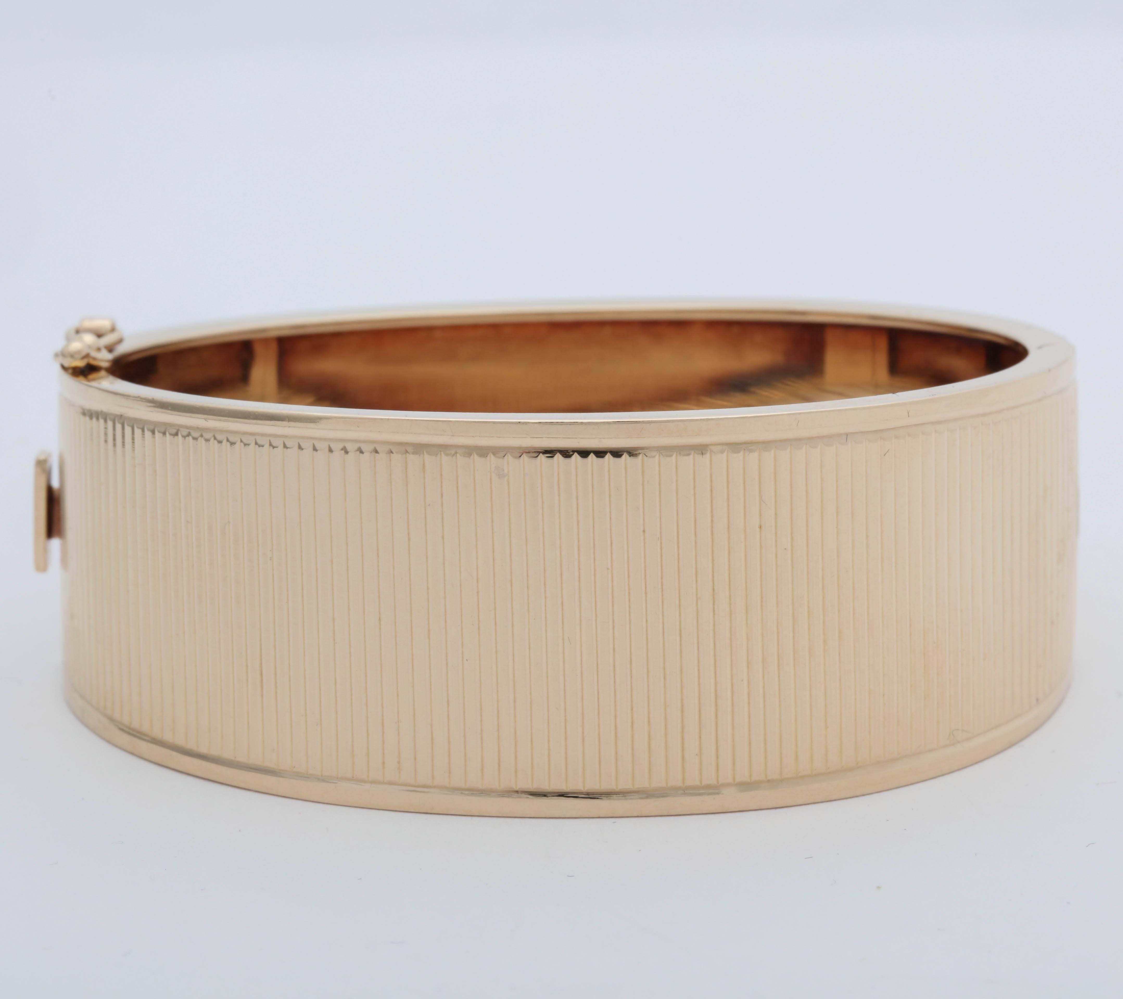 1940s Cool, Chic and Hip High Polish Ridged Gold Tapered Bangle Bracelet In Good Condition In New York, NY