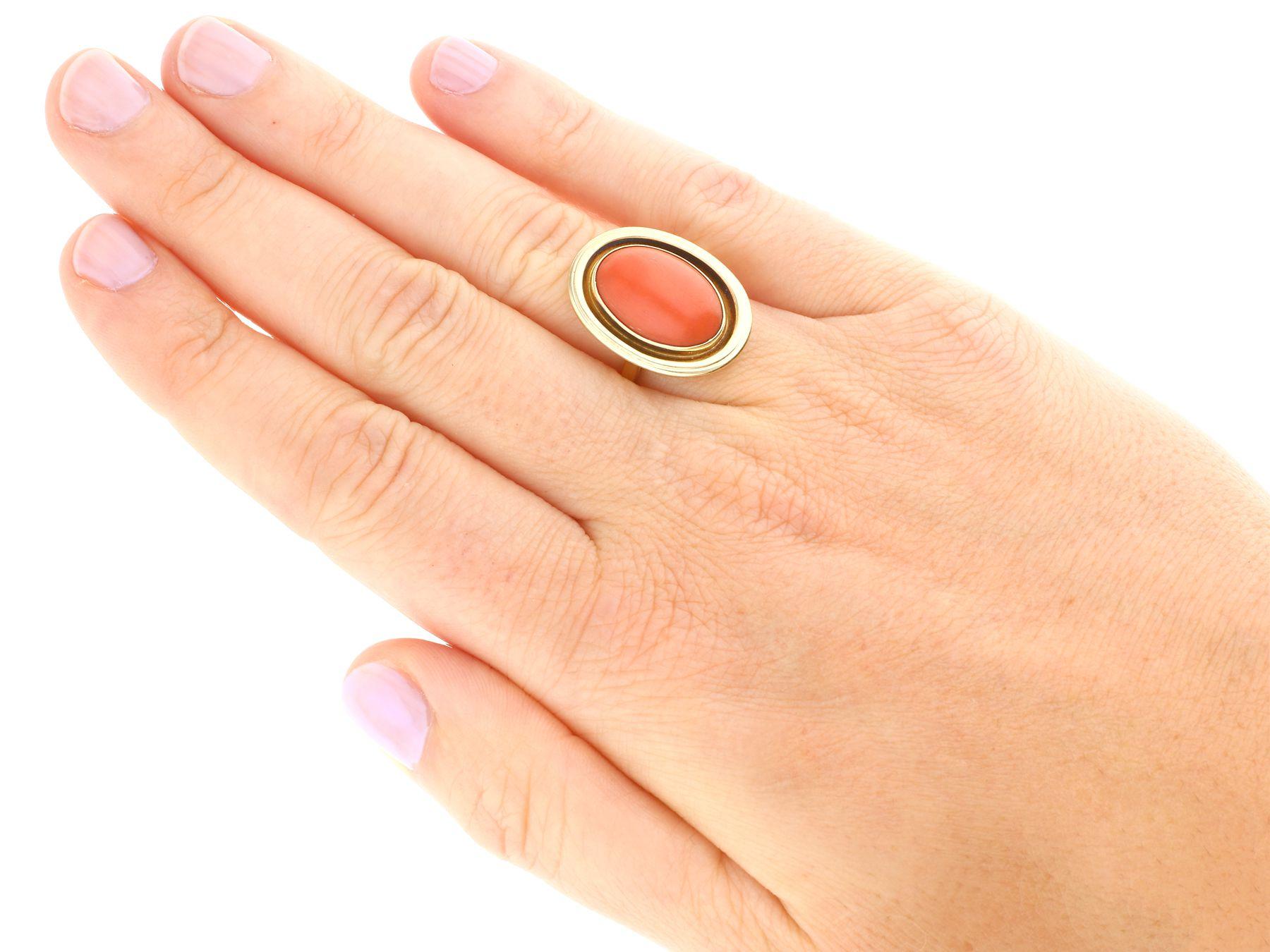 1940s Cabochon Cut Coral and 14K Yellow Gold Cocktail Ring For Sale 3