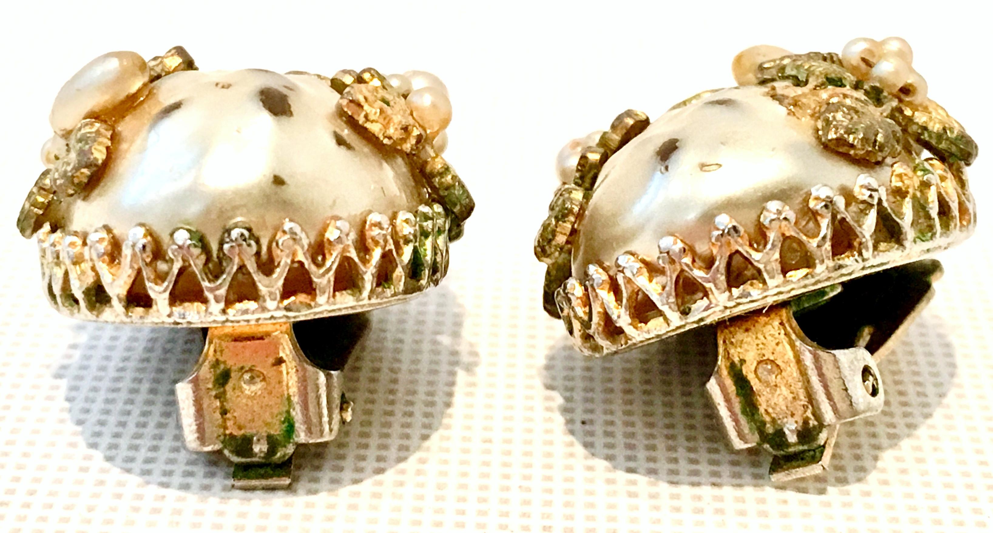 1940'S Gold Faux Baroque & Seed Pearl Organic Form Earrings By, Coro im Angebot 3