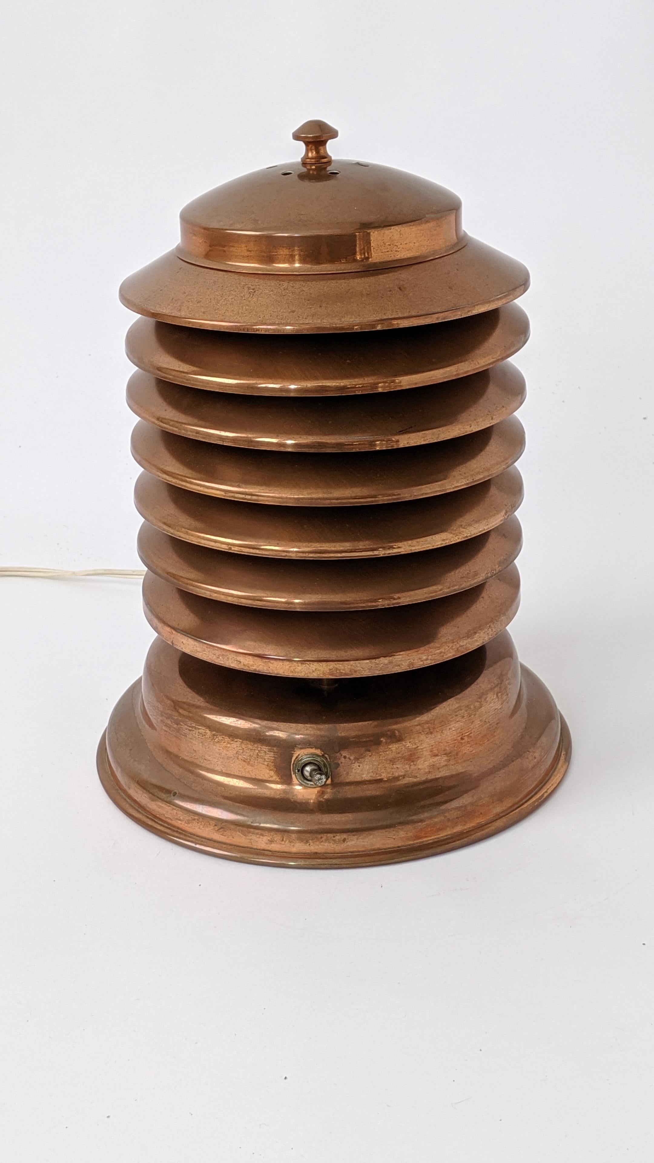 1940s 'Coulter' Louvered Copper Table Lamp, Canada In Good Condition In St- Leonard, Quebec