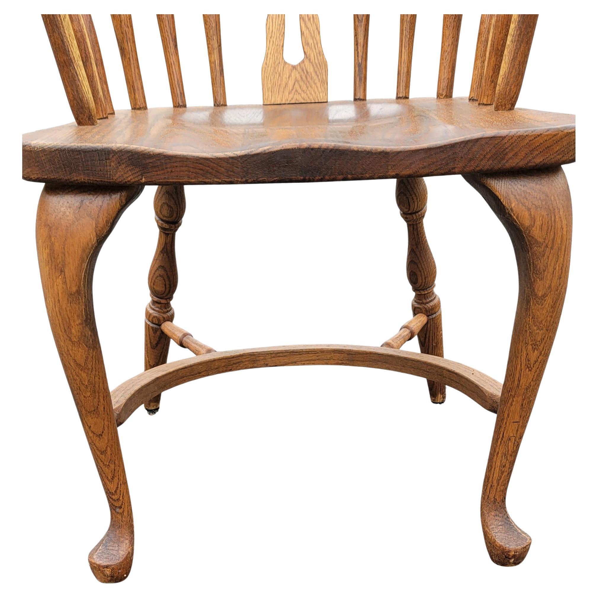 Fauteuil Windsor à dossier haut en Oak Oak des années 1940 Bon état - En vente à Germantown, MD