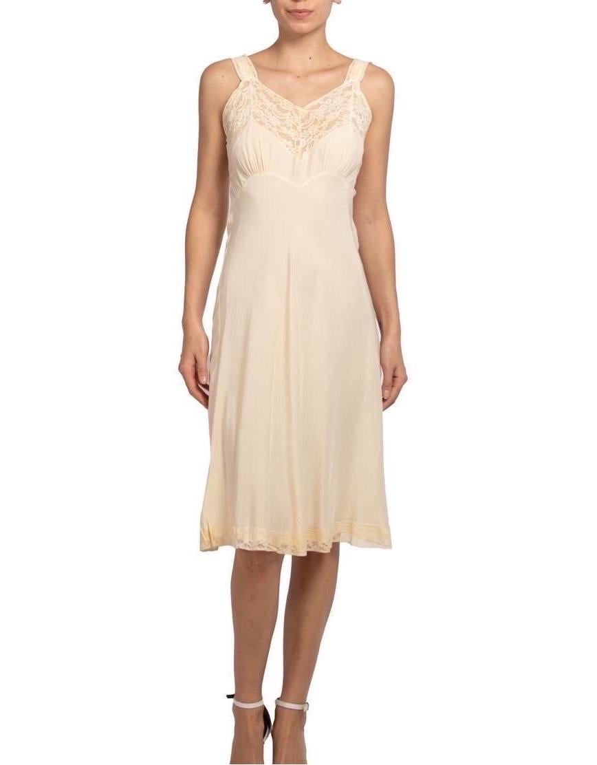 1940S Cream Bias Cut Silk Crepe De Chine Slip With Lace Detail At Top And Bottom In Excellent Condition For Sale In New York, NY