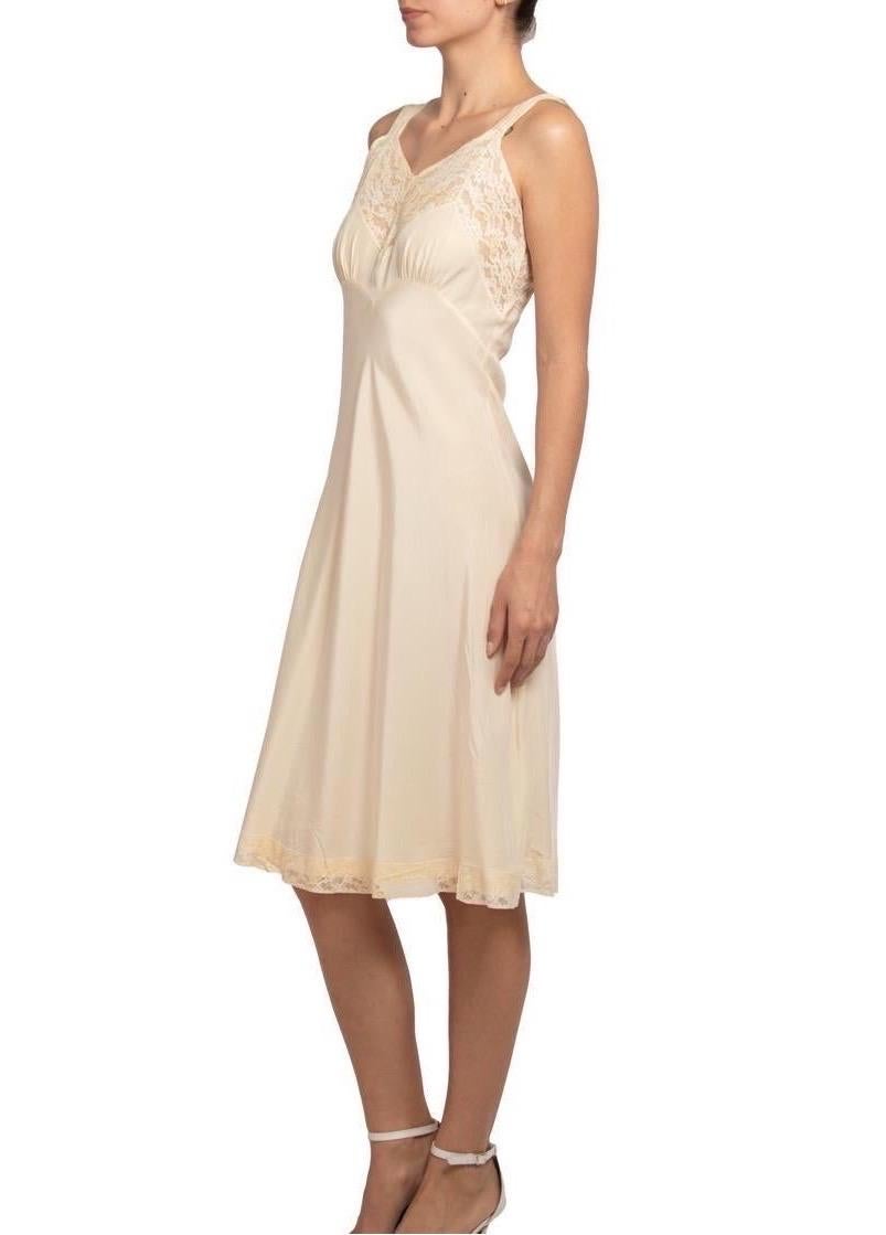 Women's 1940S Cream Bias Cut Silk Crepe De Chine Slip With Lace Detail At Top And Bottom For Sale