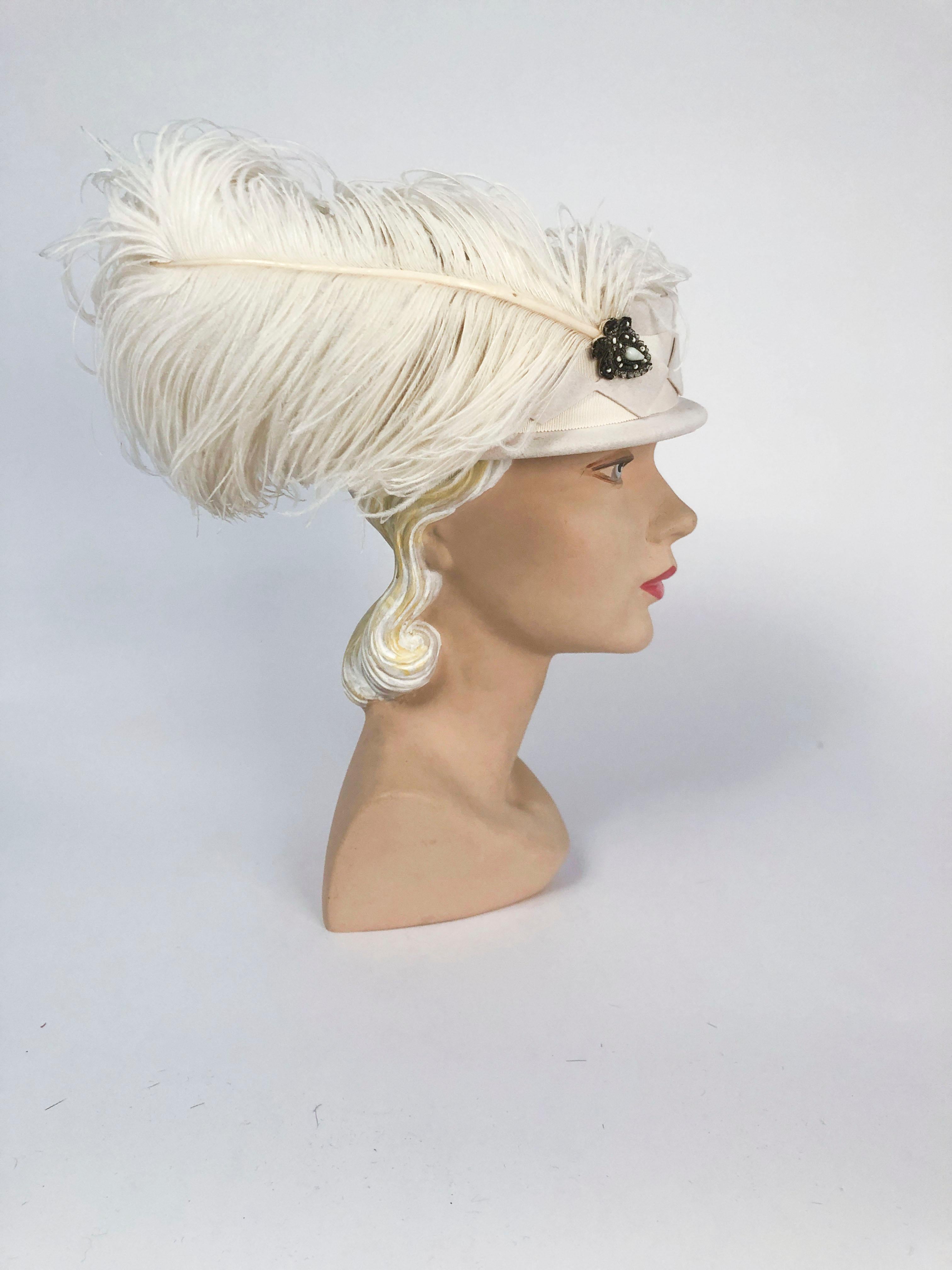 1940s Cream Fur Felt Hat with Wide Hat Band, Diamond Applique and Curled Feather In Good Condition In San Francisco, CA
