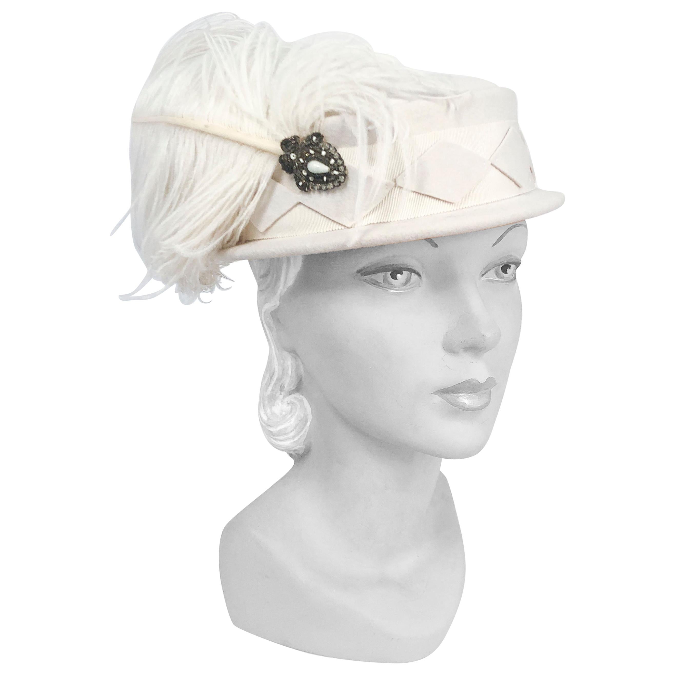 1940s Cream Fur Felt Hat with Wide Hat Band, Diamond Applique and Curled Feather