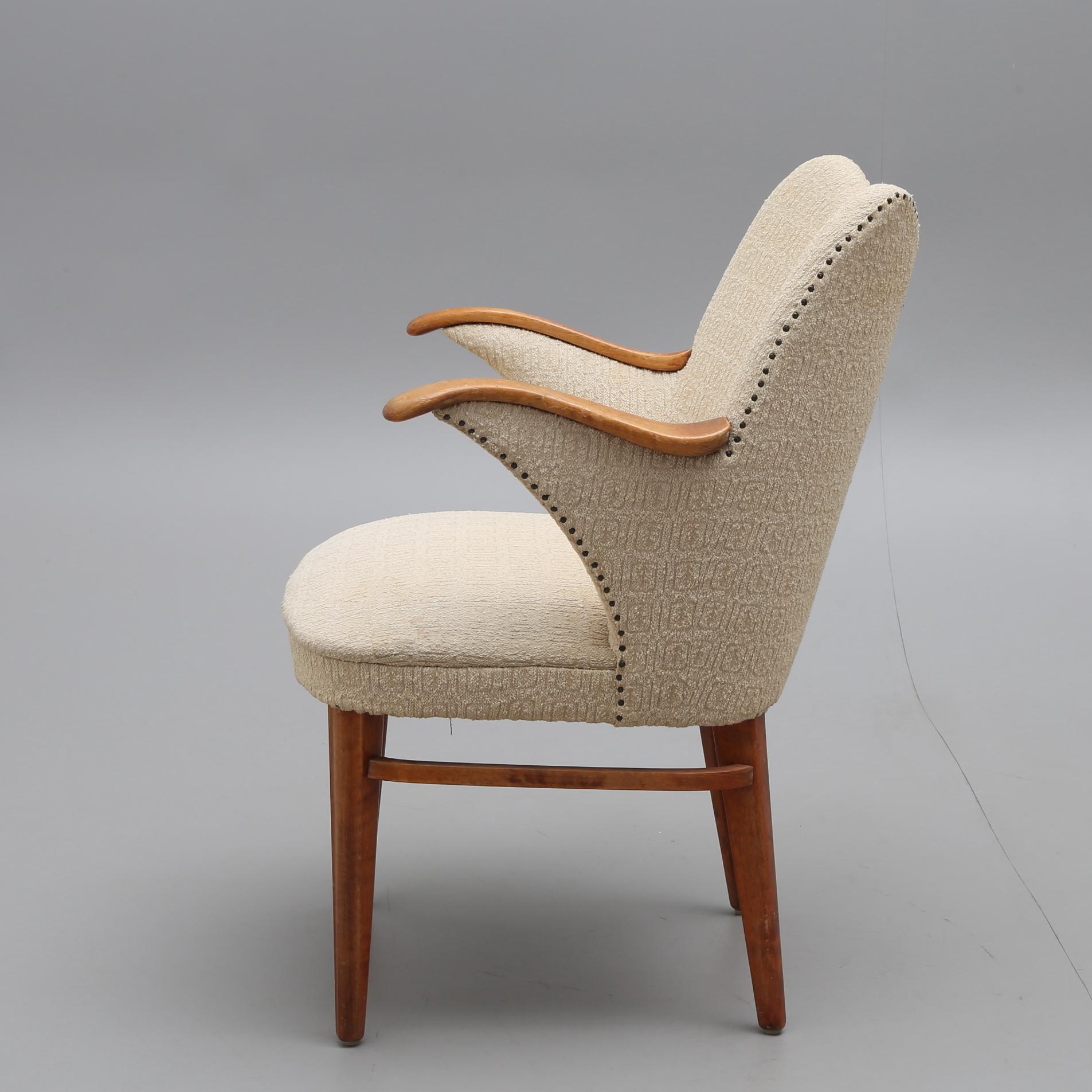 Mid-Century Modern 1940s Cream Midcentury Armchair or Side Chair with Exposed Wood Arms
