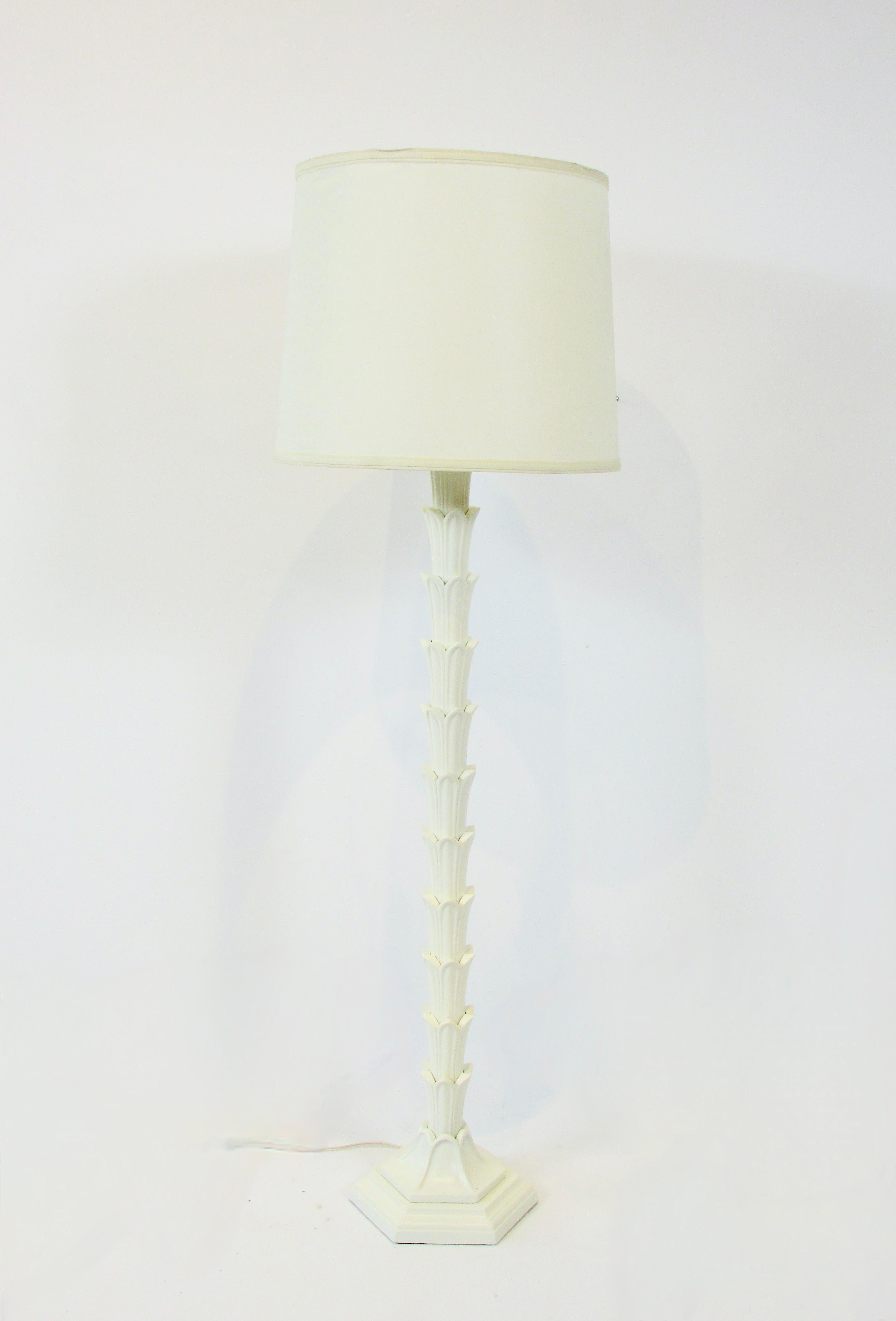 20th Century 1940s Cream white Hollywood Regency floor lamp For Sale
