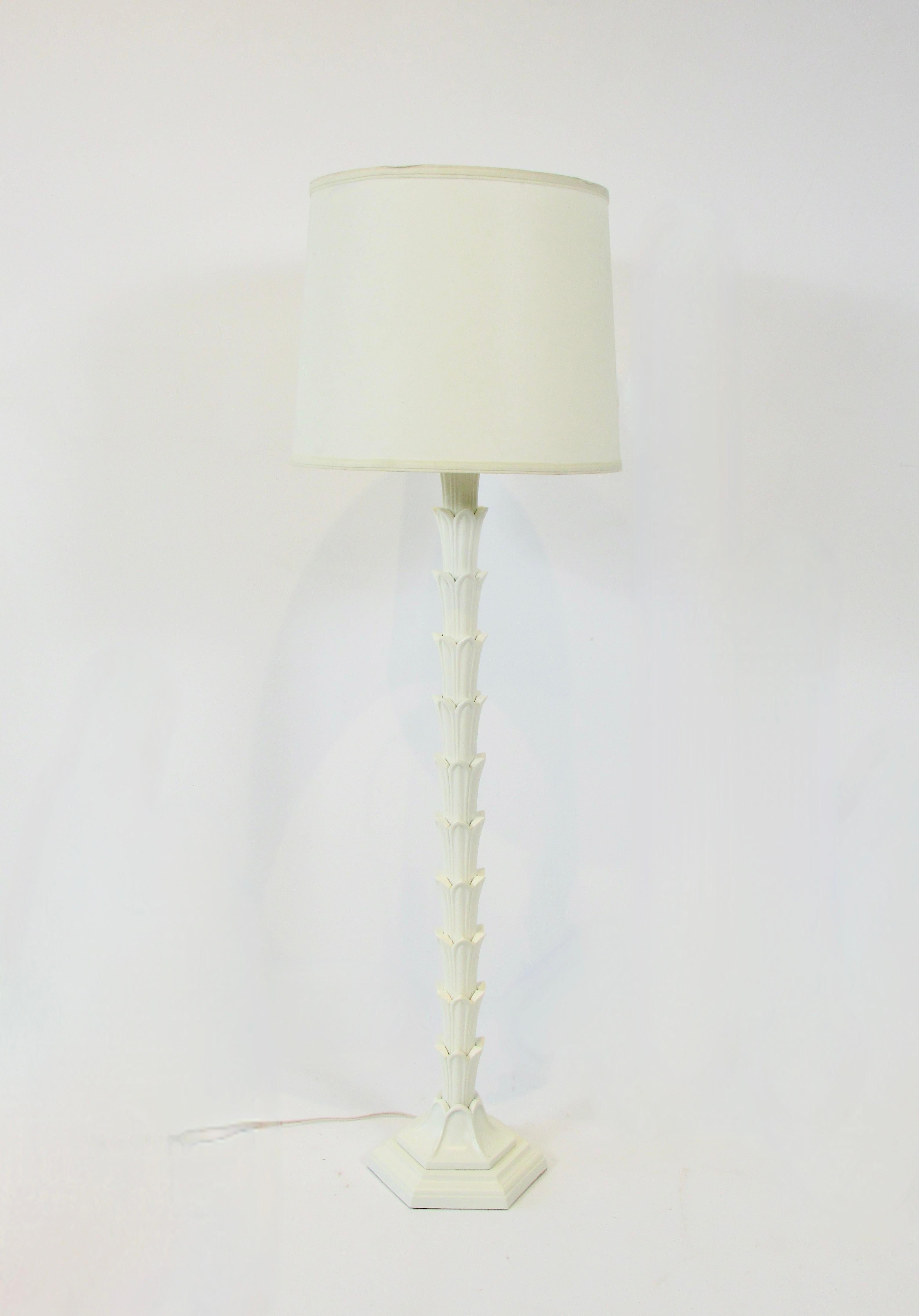 Metal 1940s Cream white Hollywood Regency floor lamp For Sale