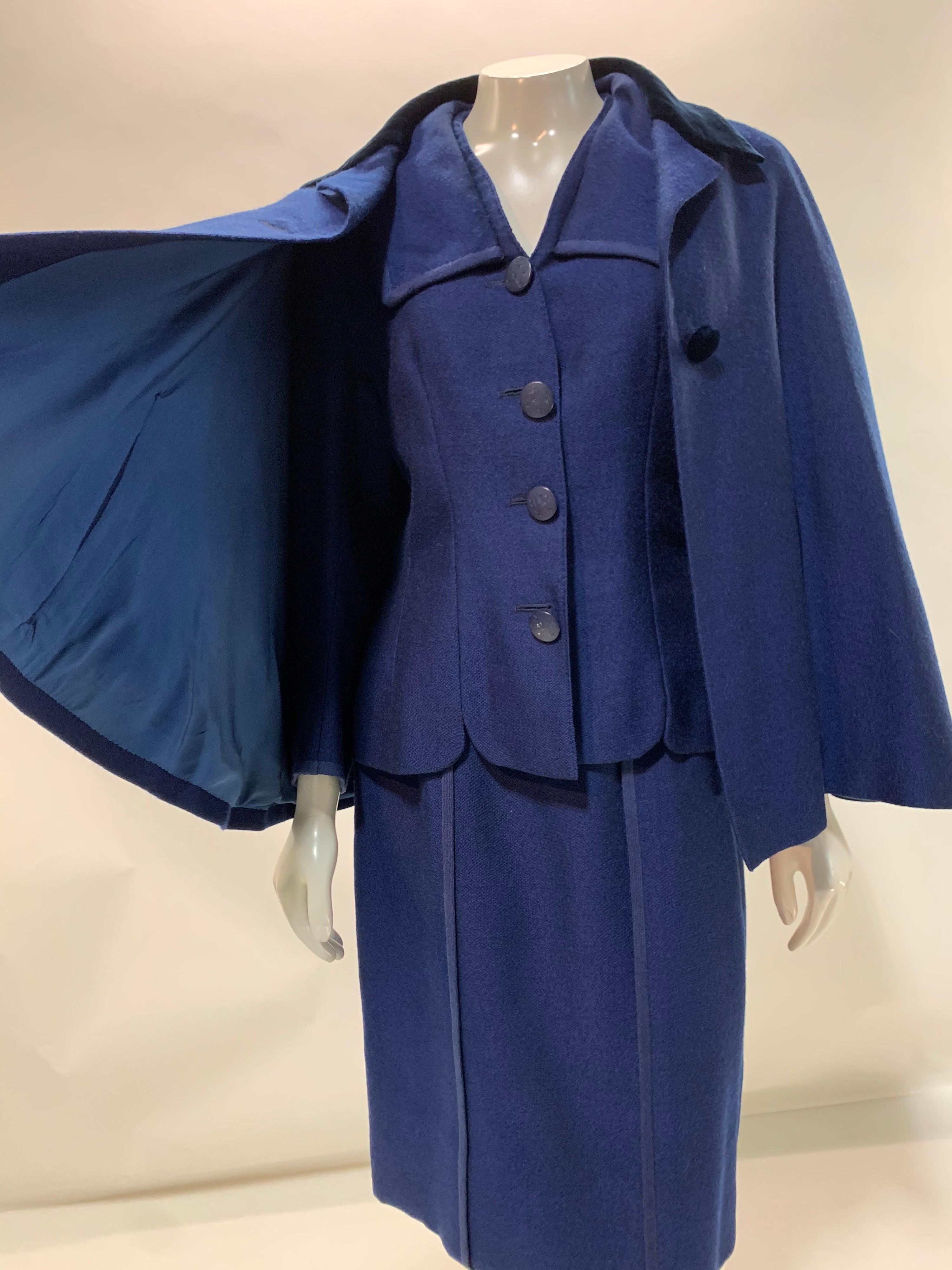 1940er Jahre Creed of London Fein maßgeschneiderte Couture königsblauer Rock Anzug mit Kapuze  (Schwarz) im Angebot