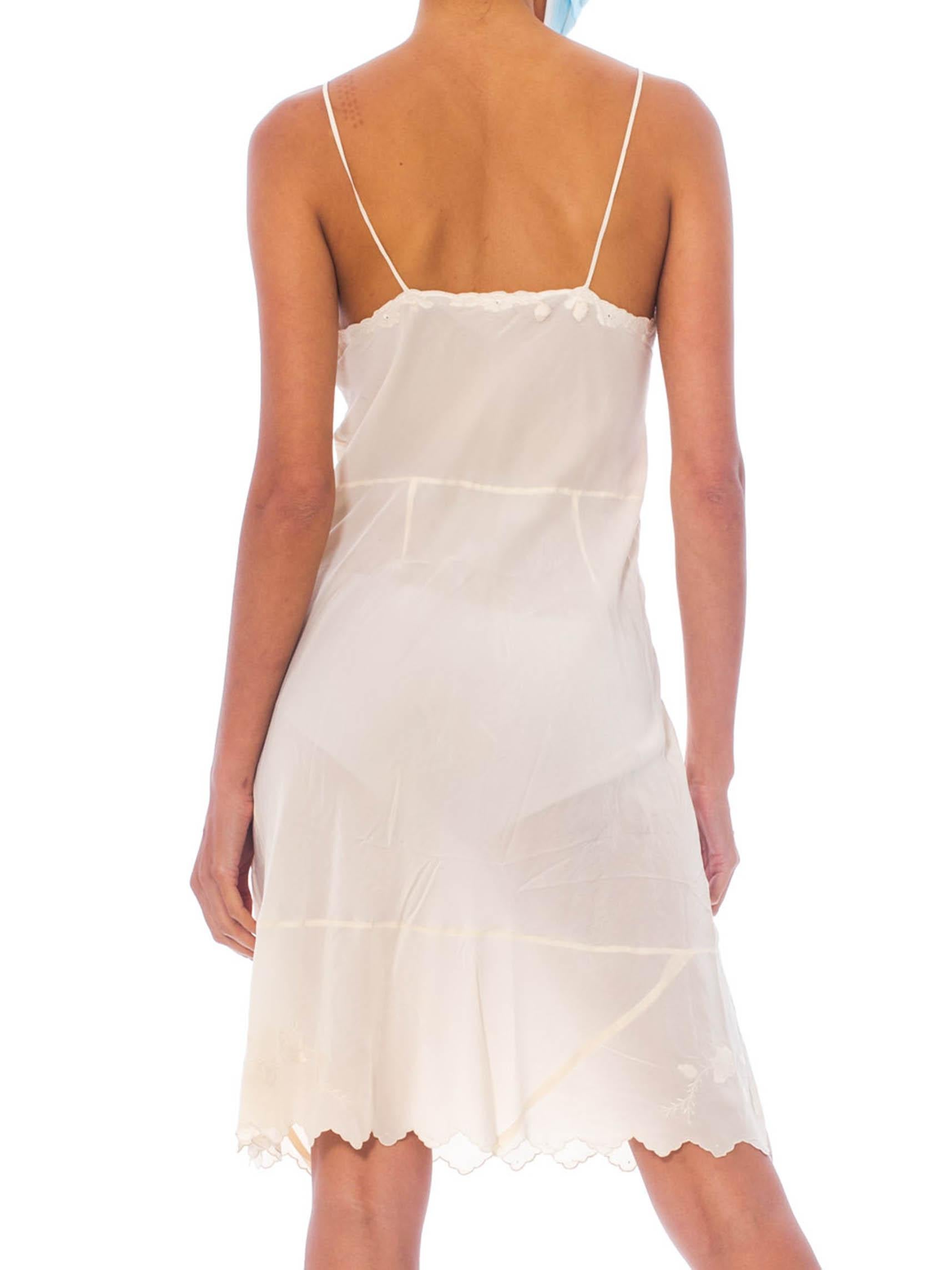 1940S Creme Bias Cut Silk Crepe De Chine Slip Dress With Satin Appliqués In Excellent Condition For Sale In New York, NY