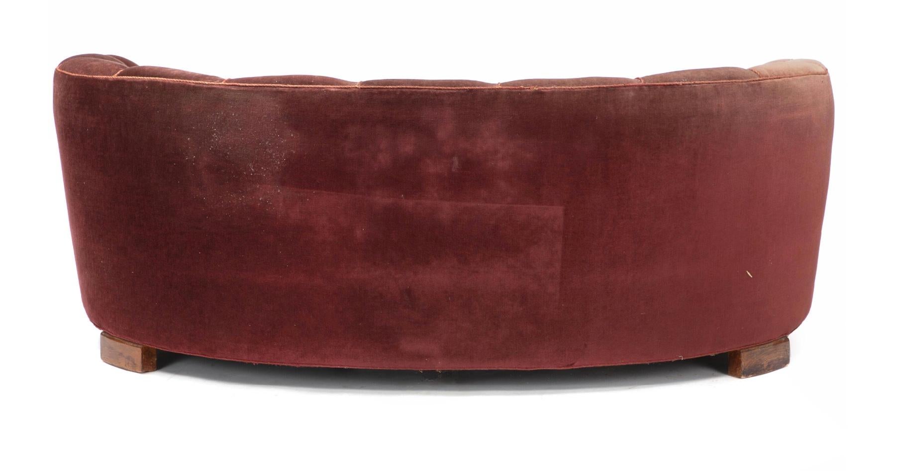 1940s Curved Danish Cabinetmaker Banana Sofa, For Reupholstery In Good Condition In London, GB