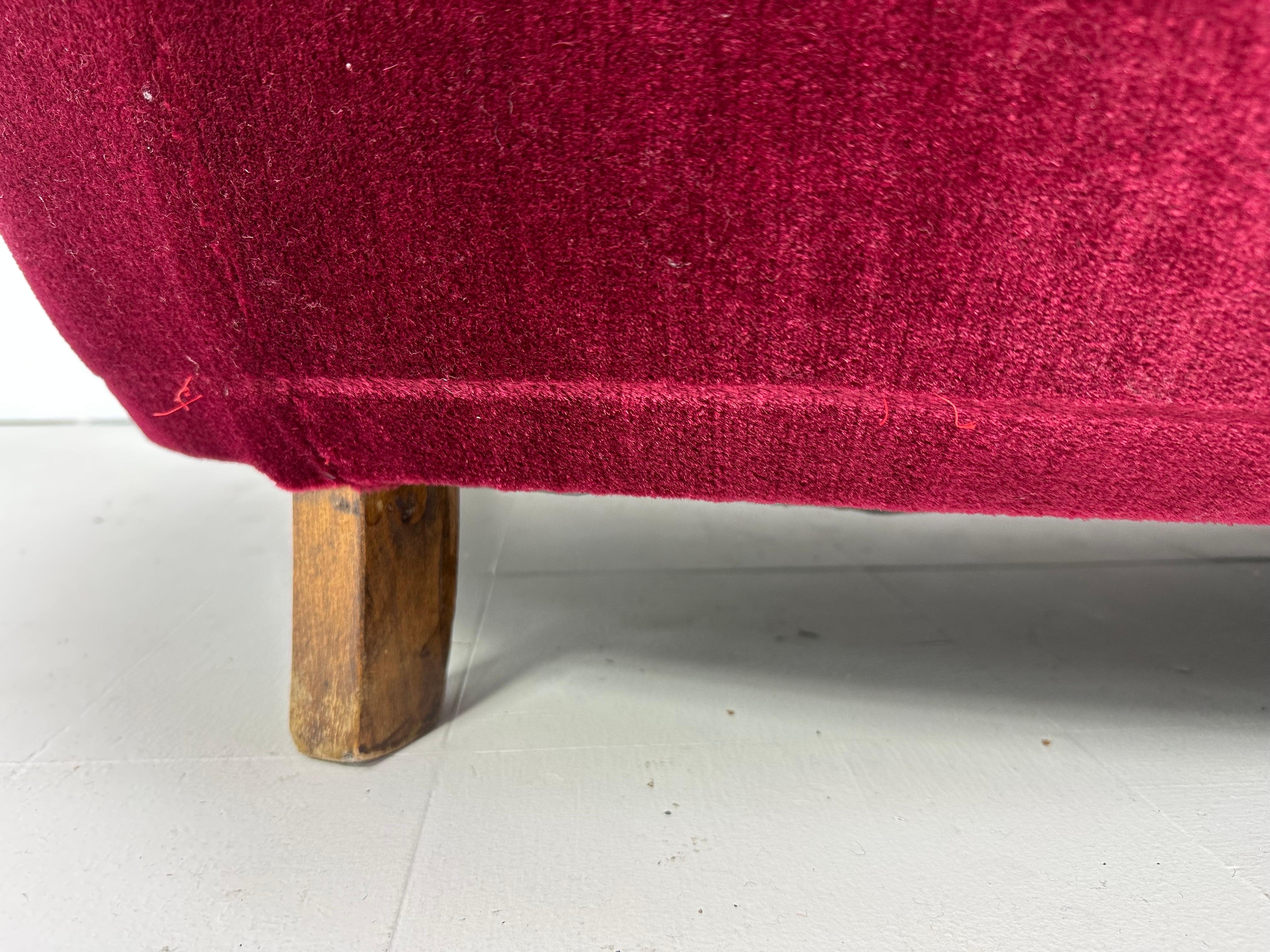 Gebogenes dänisches Sofa aus den 1940er Jahren im Angebot 2