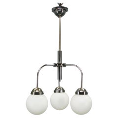 Tschechischer Bauhaus-Kronleuchter aus den 1940er Jahren mit Opalglas-Kugeln