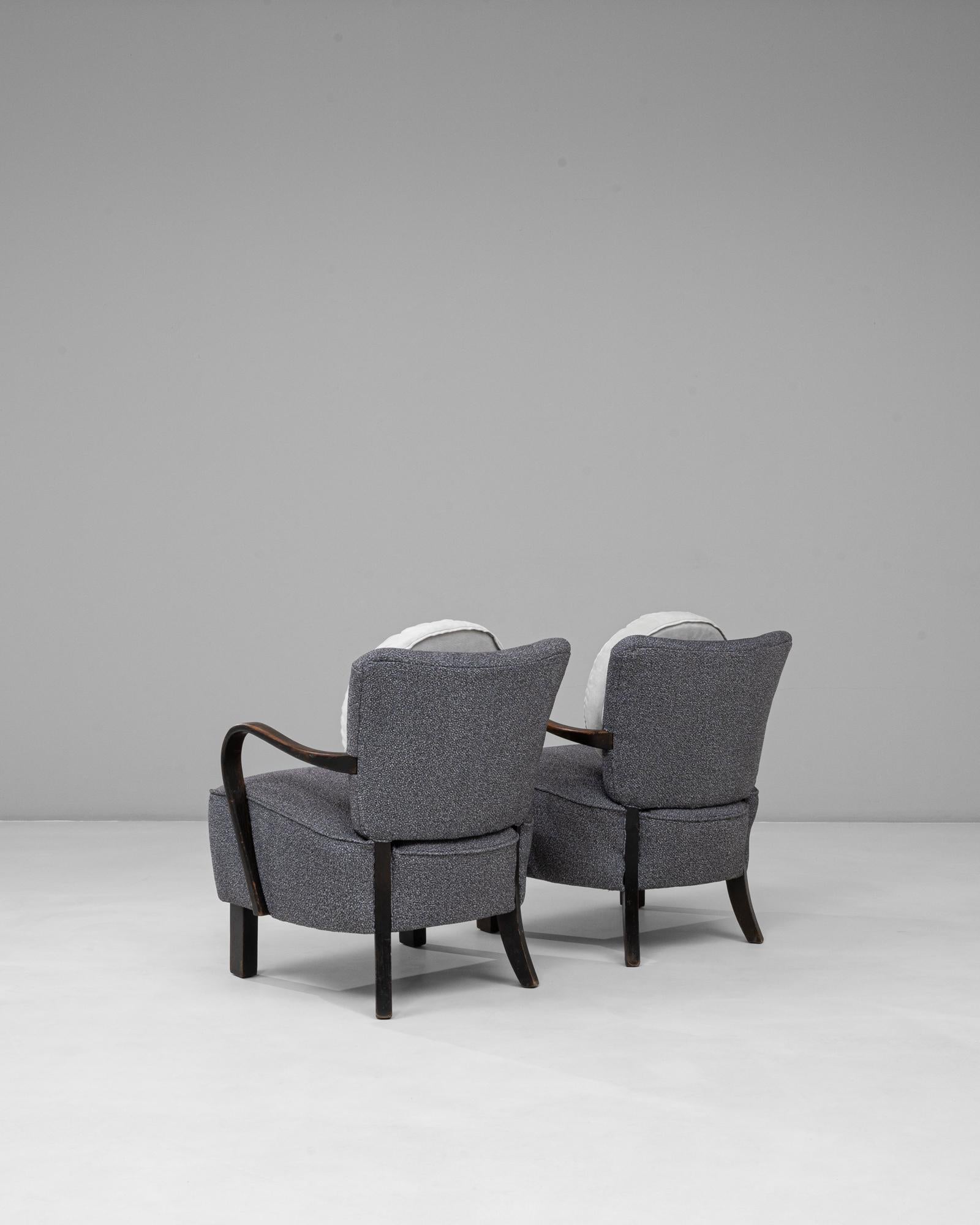 1940s Czech Pair of Art Deco Upholstered Armchairs With Round Pillows Tapicería en venta