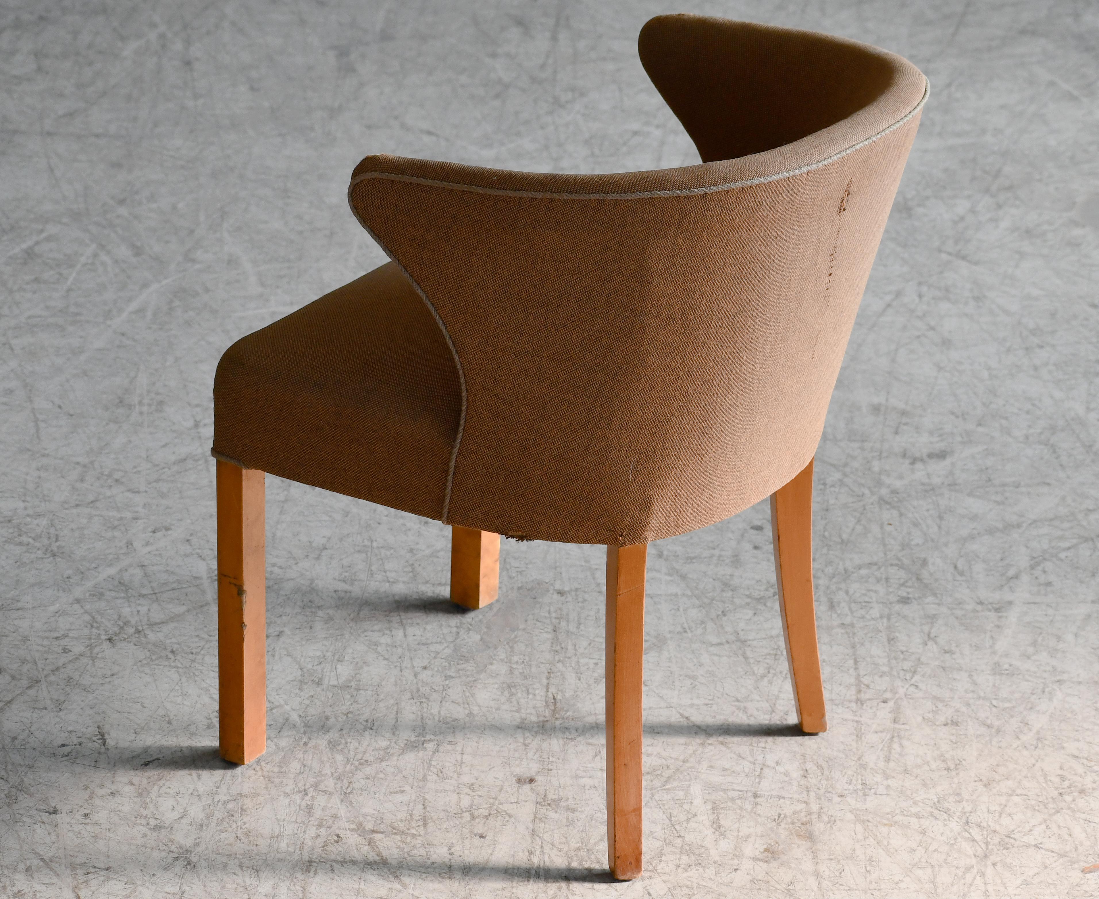 1940's Danish Accent or Armchair in style of Fritz Hansen Natural Maple Legs For Sale 1