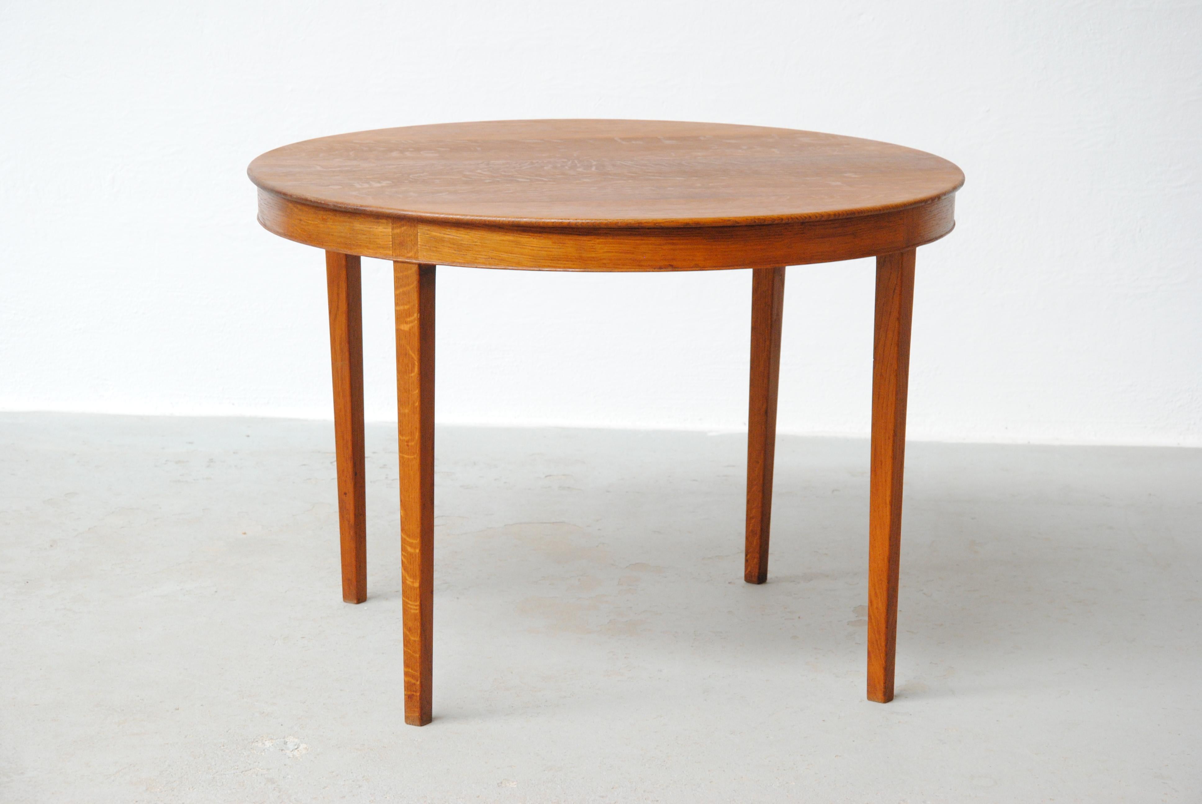 1940s Danish A.J. Iversen coffee table in oak

The circular coffee table in oak with elegant details was originally ordered as a wedding present at A.J. Iversen for a wedding in 1946. The table has been fully restored and refinished by our