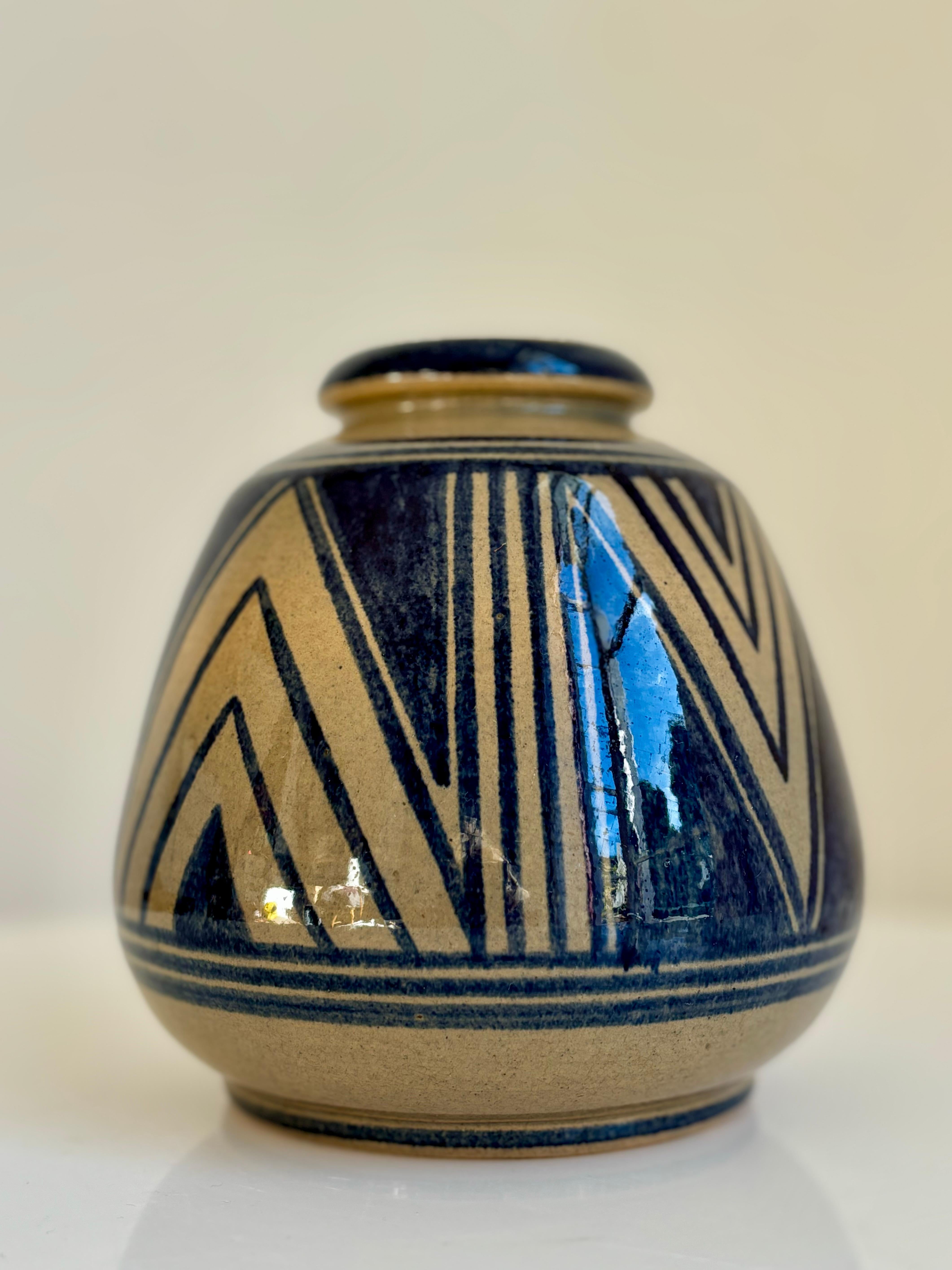 1940er Jahre Dänische blau, sandgestreifte glasierte Keramikvase, Søholm (20. Jahrhundert) im Angebot
