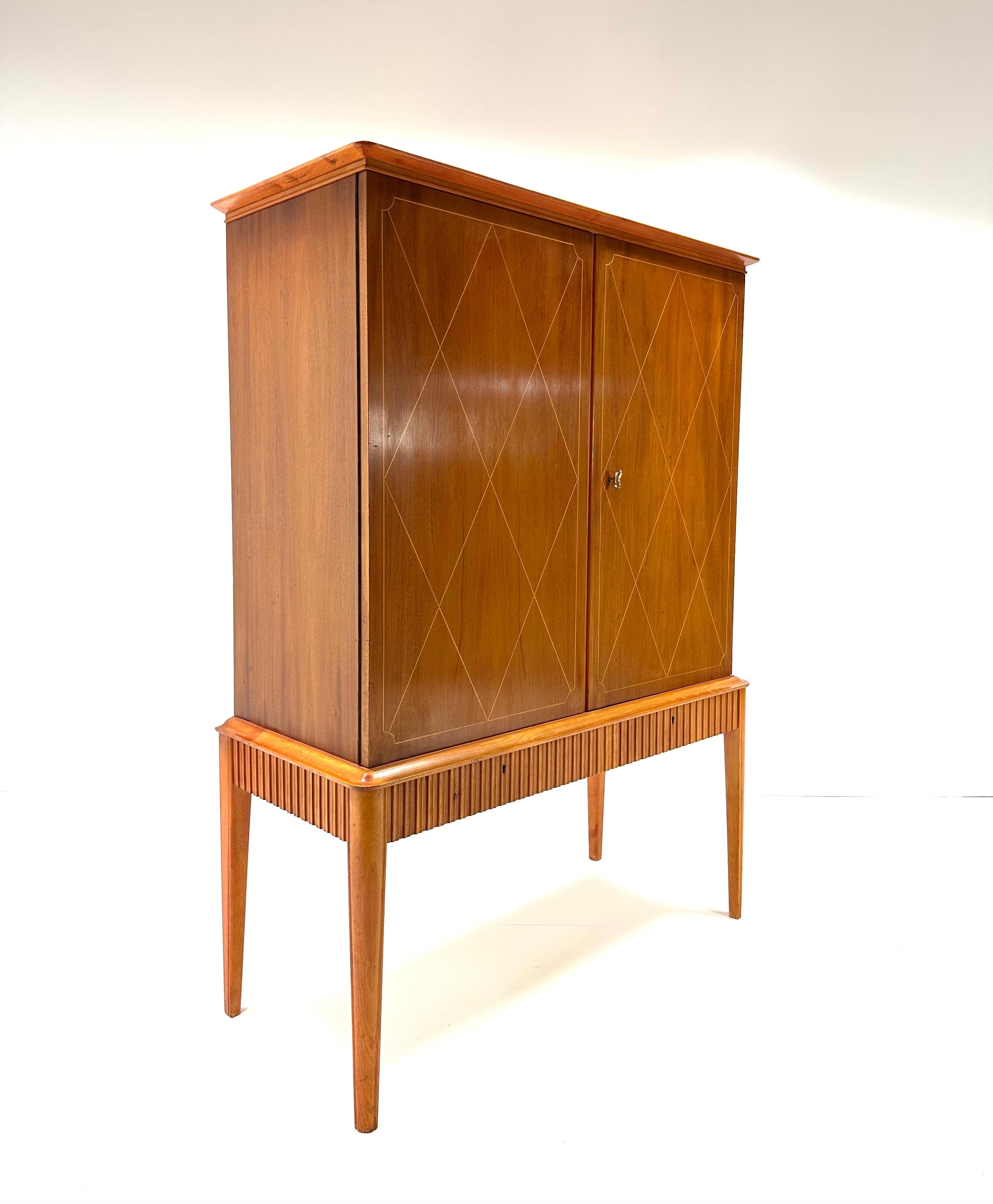 Armoire danoise des années 1940 2