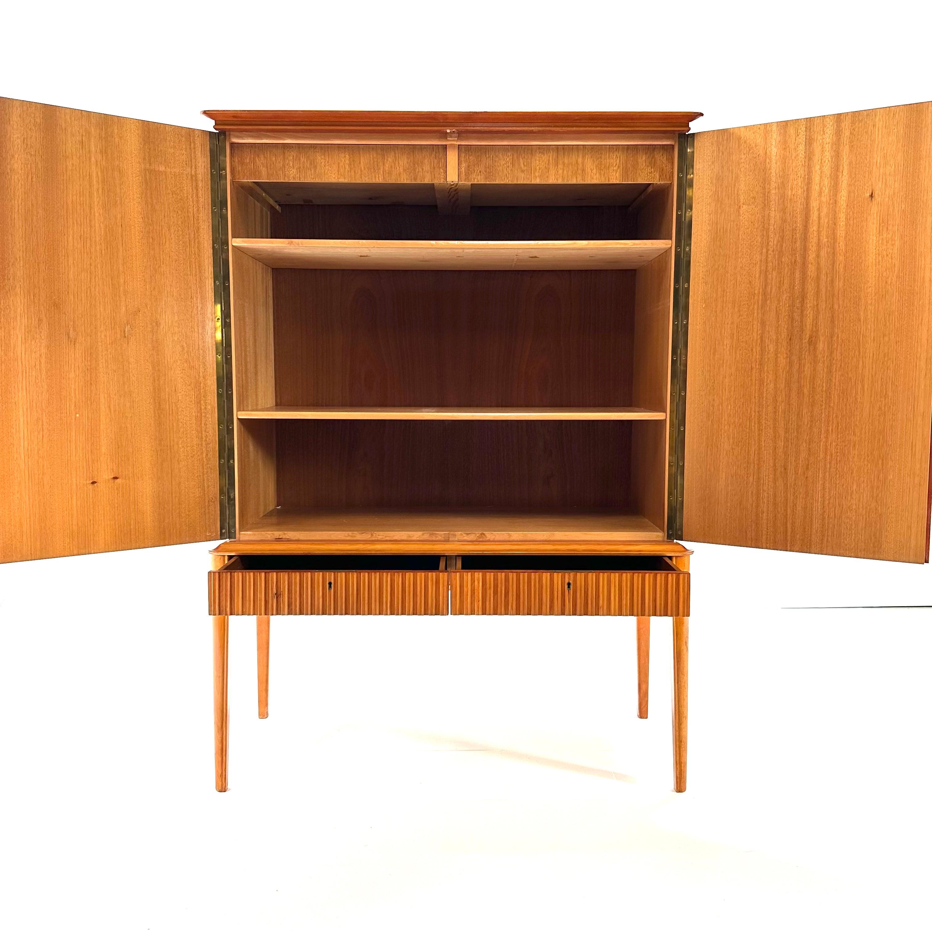 Armoire danoise des années 1940 Bon état à Turners Falls, MA