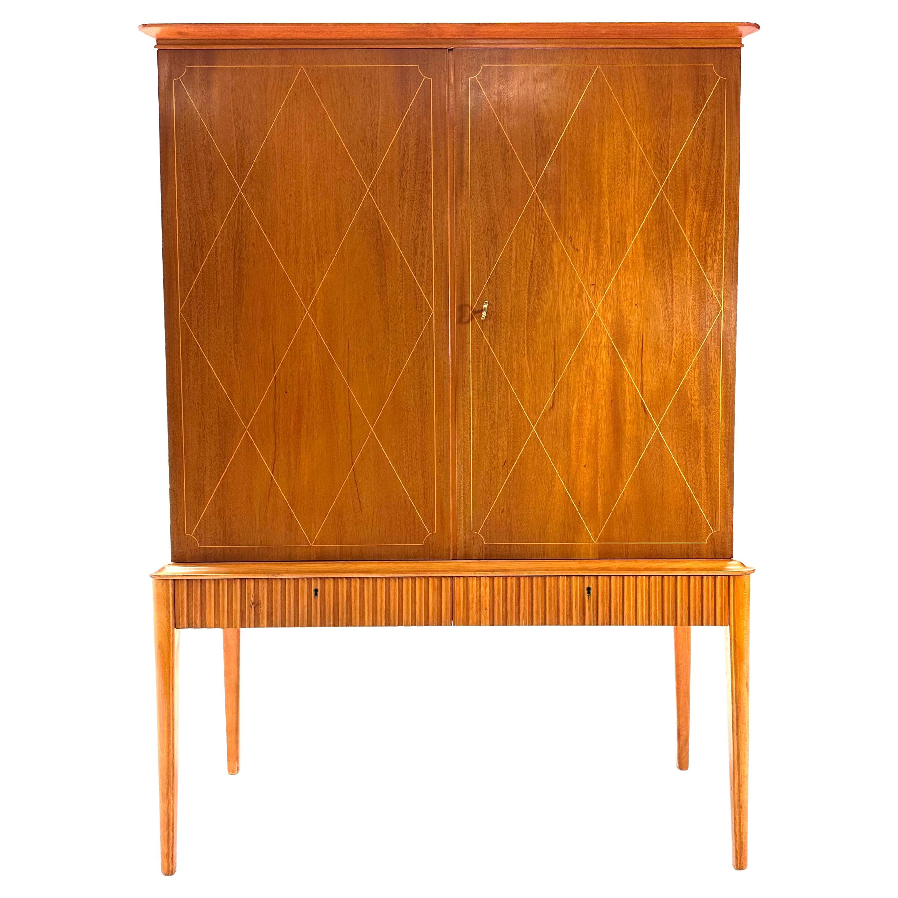 Armoire danoise des années 1940
