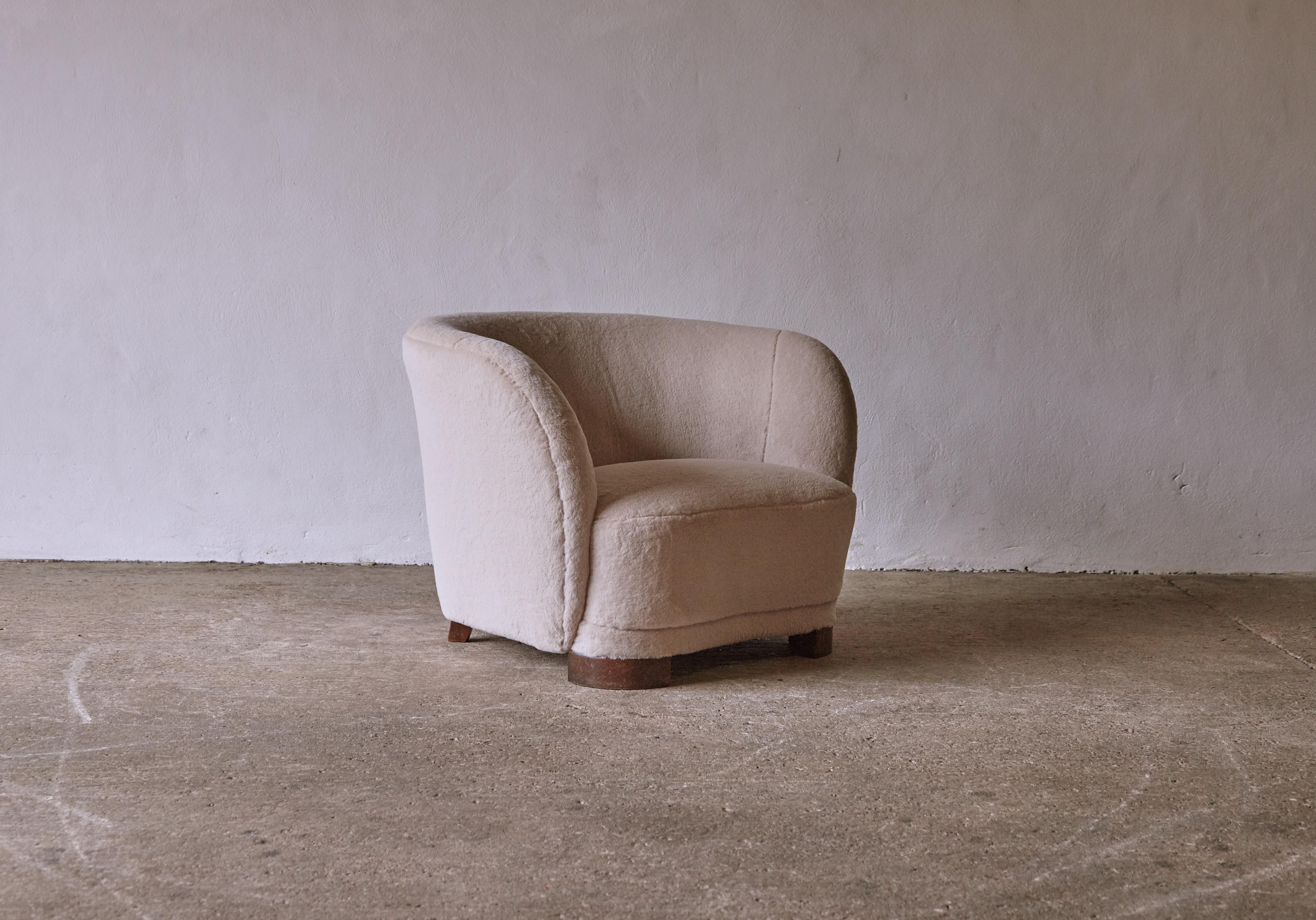 A beautiful lounge chair, newly upholstered in a luxurious ivory pure Alpaca fabric, Denmark, 1940s/1950s. Fast shipping worldwide.





