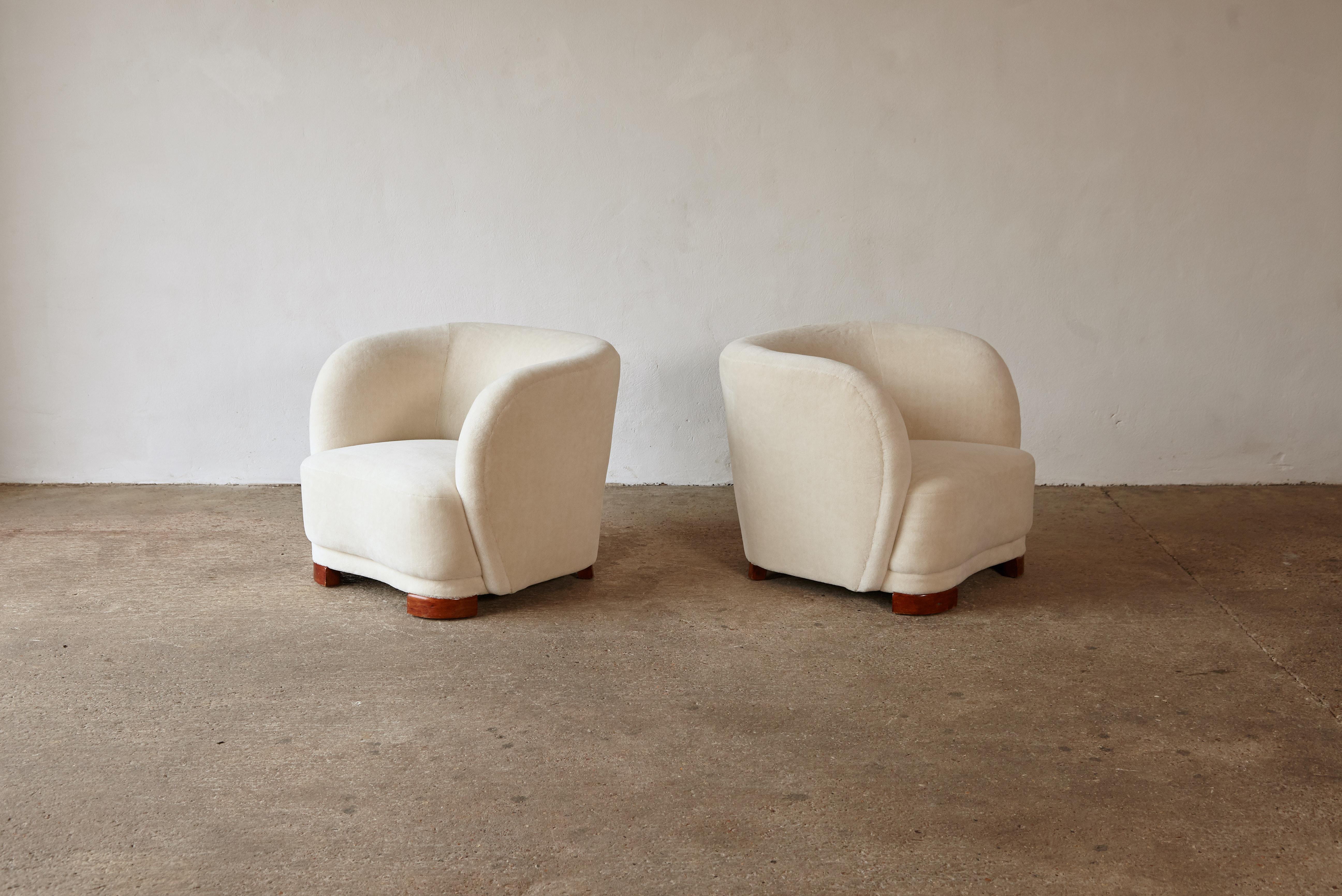 1940s Danish Cabinetmaker Lounge Chairs, Newly Upholstered in Alpaca 5