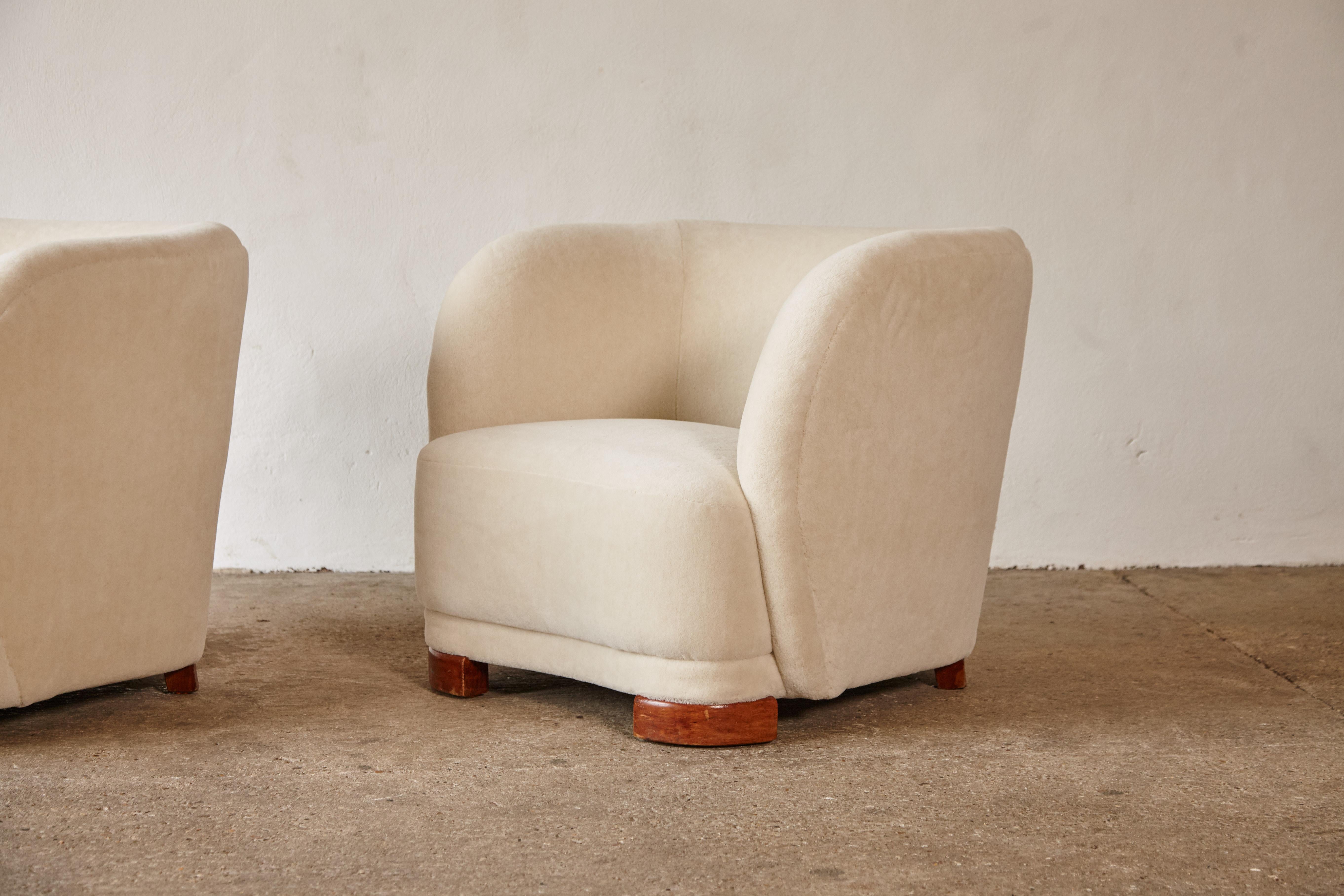 1940s Danish Cabinetmaker Lounge Chairs, Newly Upholstered in Alpaca 8