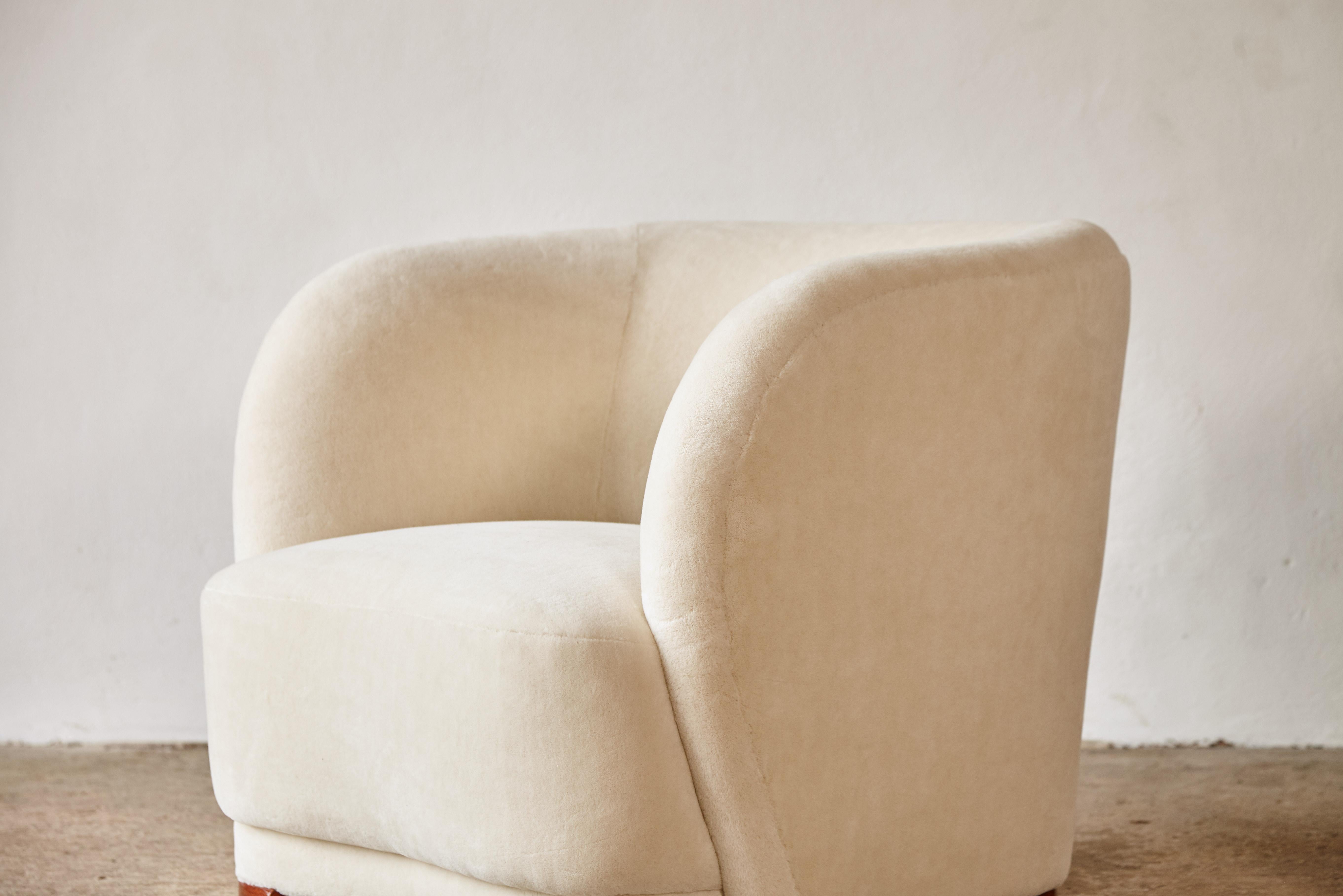 1940s Danish Cabinetmaker Lounge Chairs, Newly Upholstered in Alpaca 9