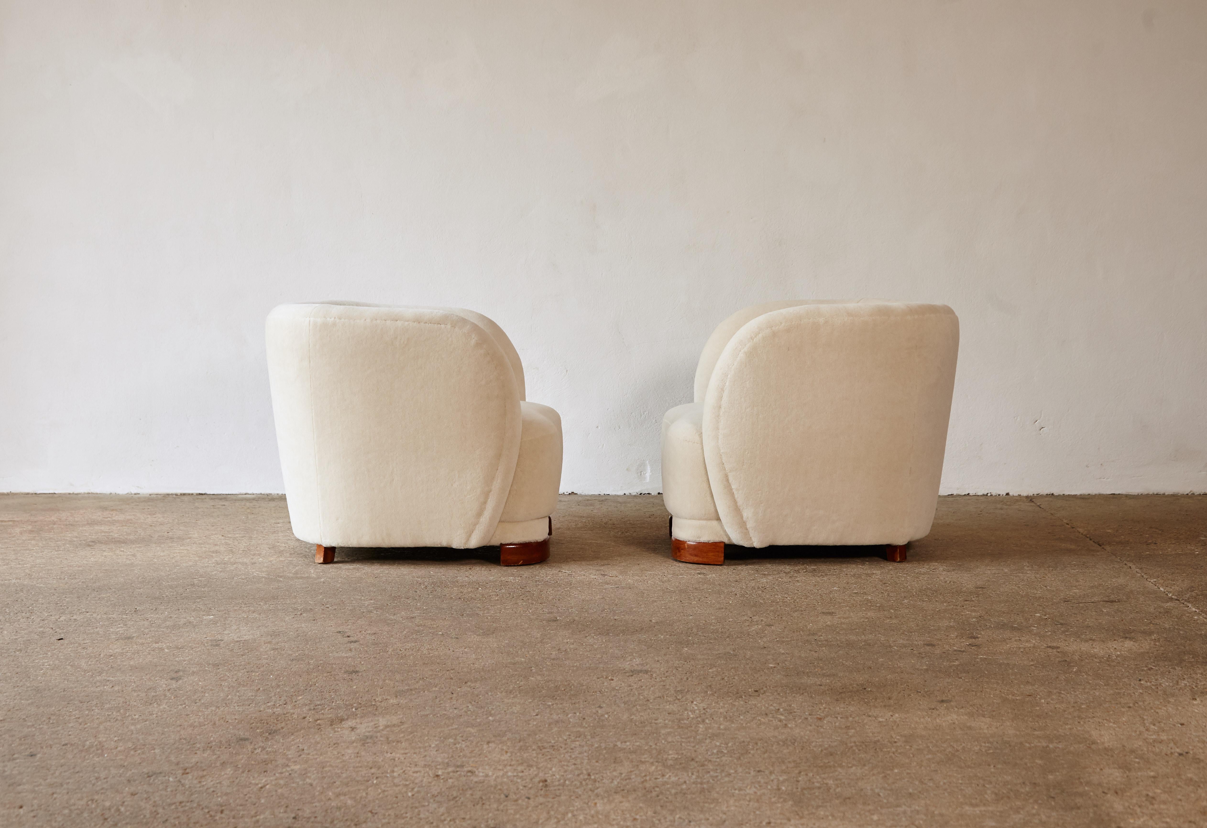 1940s Danish Cabinetmaker Lounge Chairs, Newly Upholstered in Alpaca 1