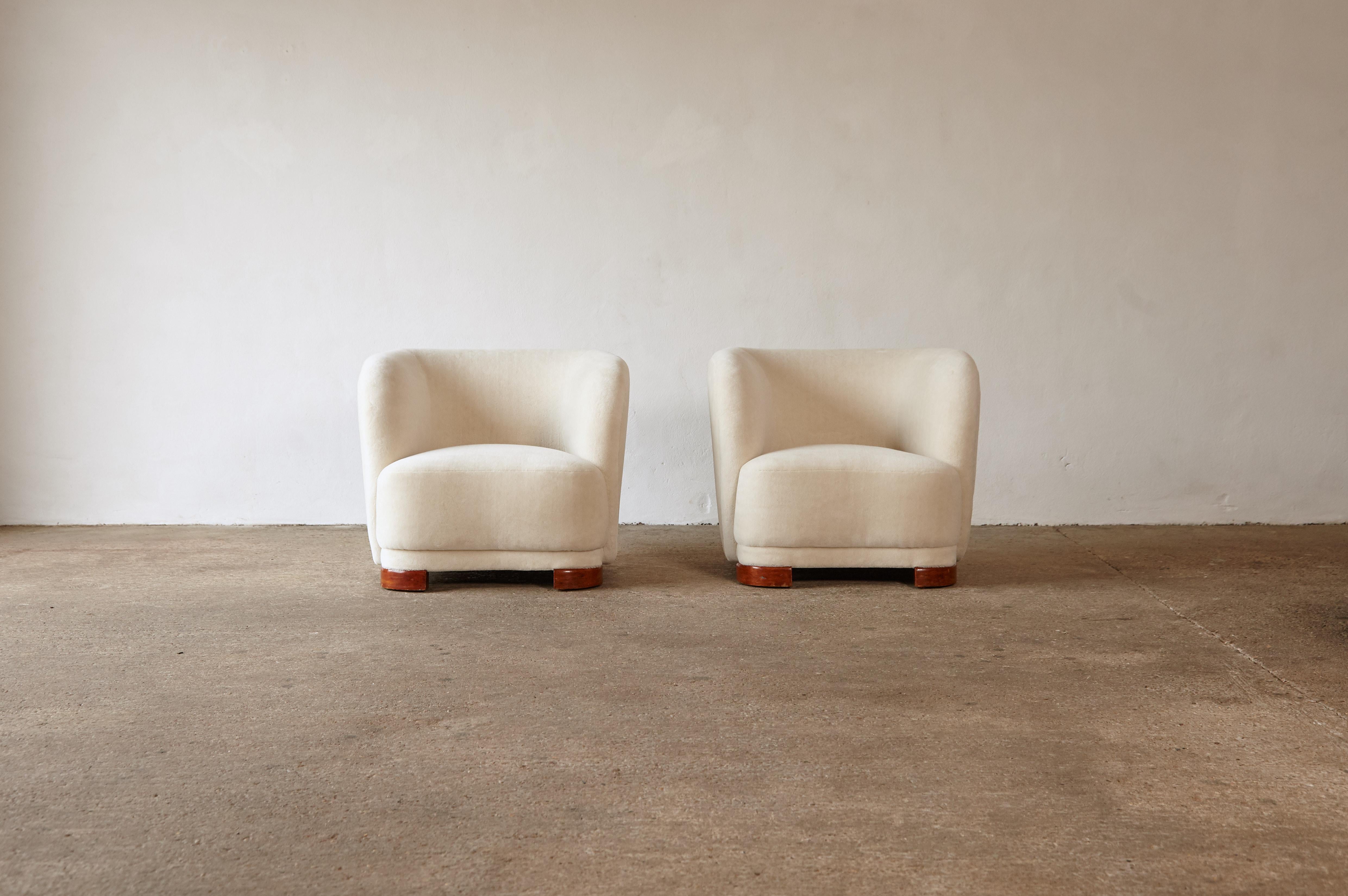 1940s Danish Cabinetmaker Lounge Chairs, Newly Upholstered in Alpaca 1