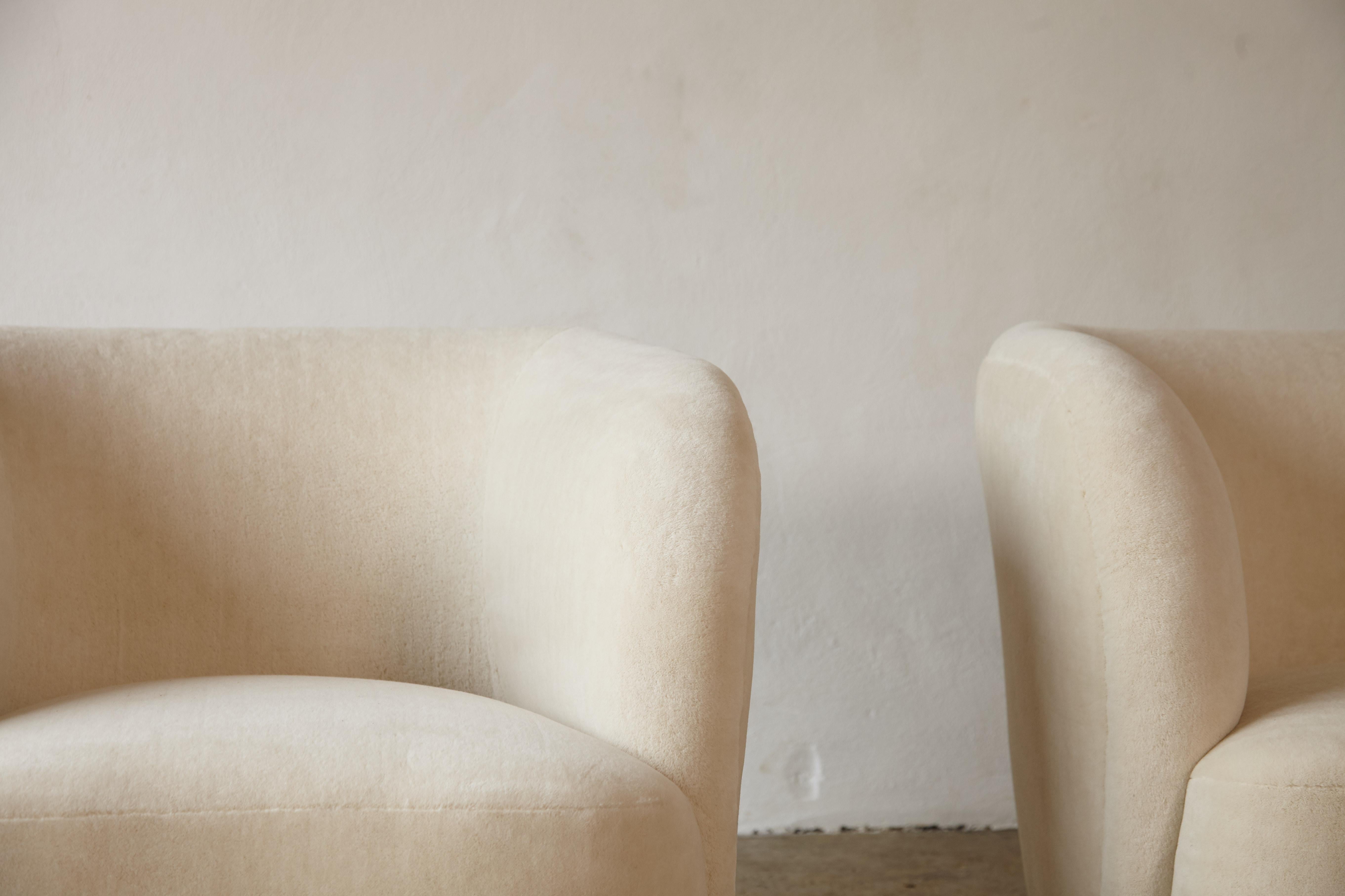 1940s Danish Cabinetmaker Lounge Chairs, Newly Upholstered in Alpaca 2