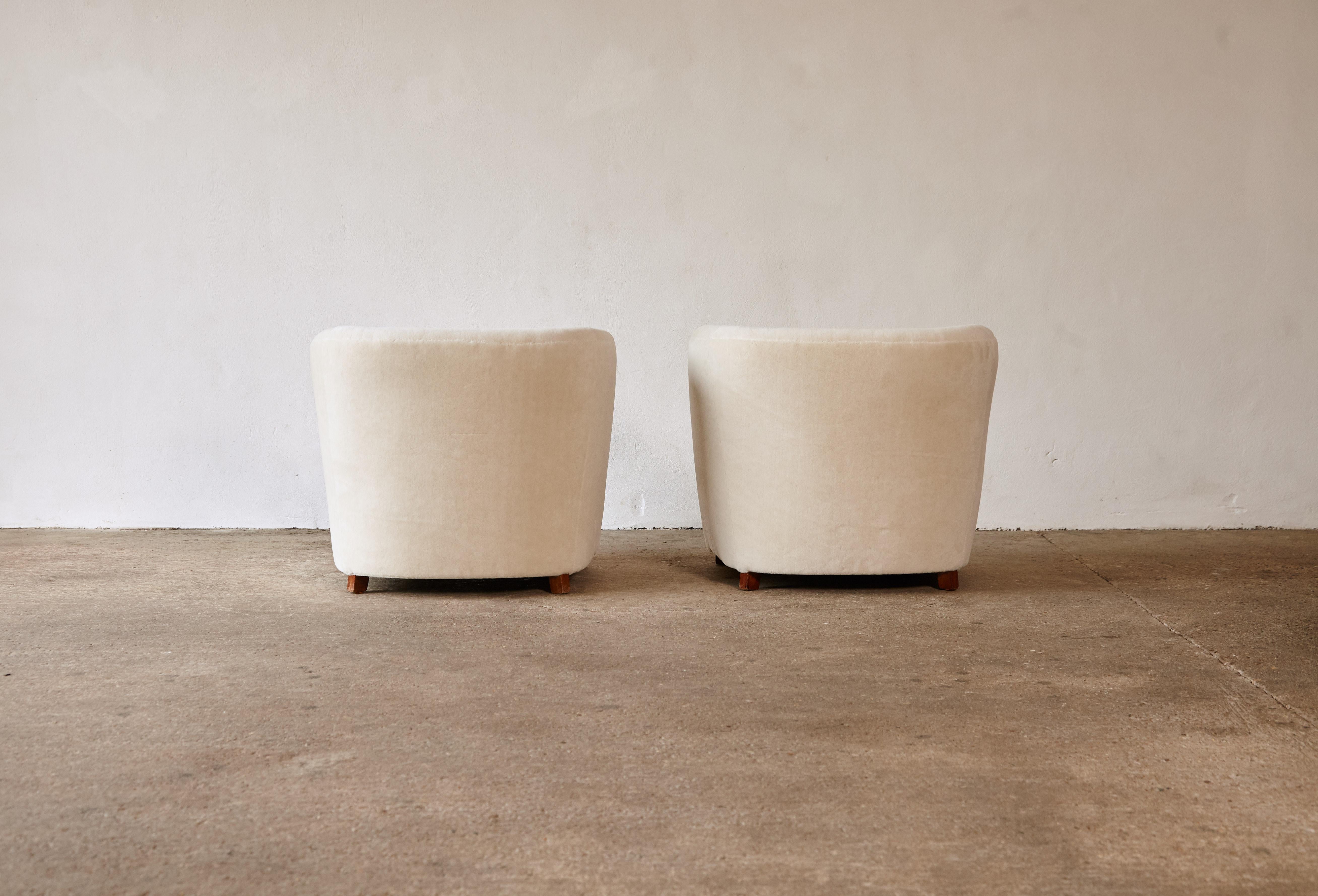 1940s Danish Cabinetmaker Lounge Chairs, Newly Upholstered in Alpaca 3