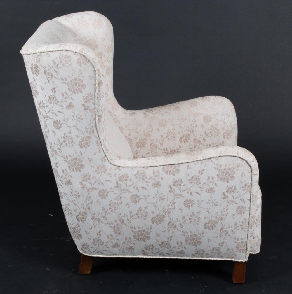 1940s Danish Cabinetmaker Wingback Chair in the Manner of Fritz Hansen For Sale 6