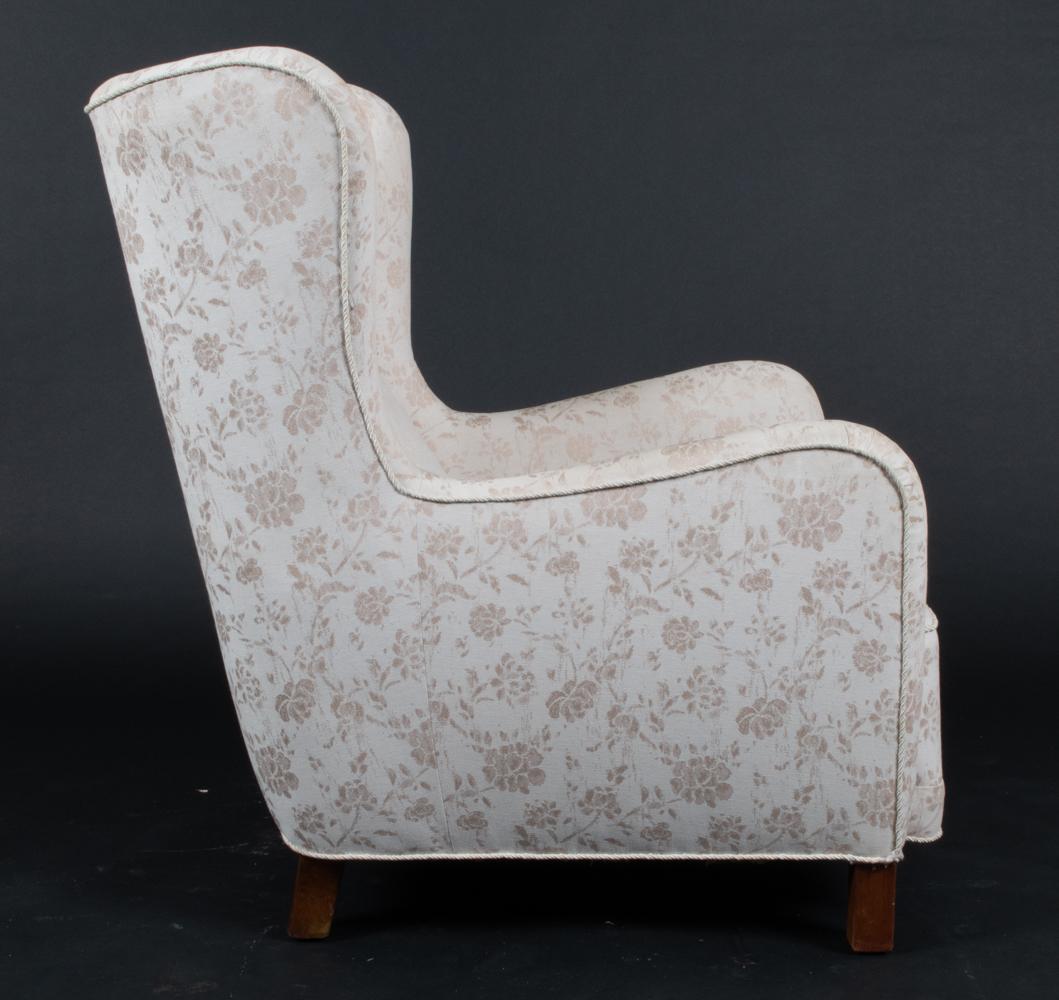 1940s Danish Cabinetmaker Wingback Chair in the Manner of Fritz Hansen For Sale 7