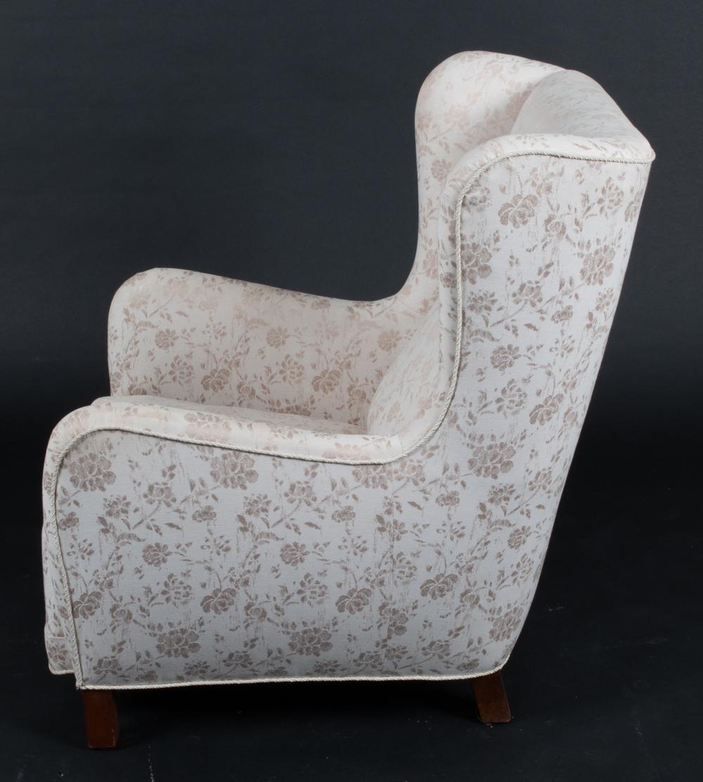 1940s Danish Cabinetmaker Wingback Chair in the Manner of Fritz Hansen For Sale 2