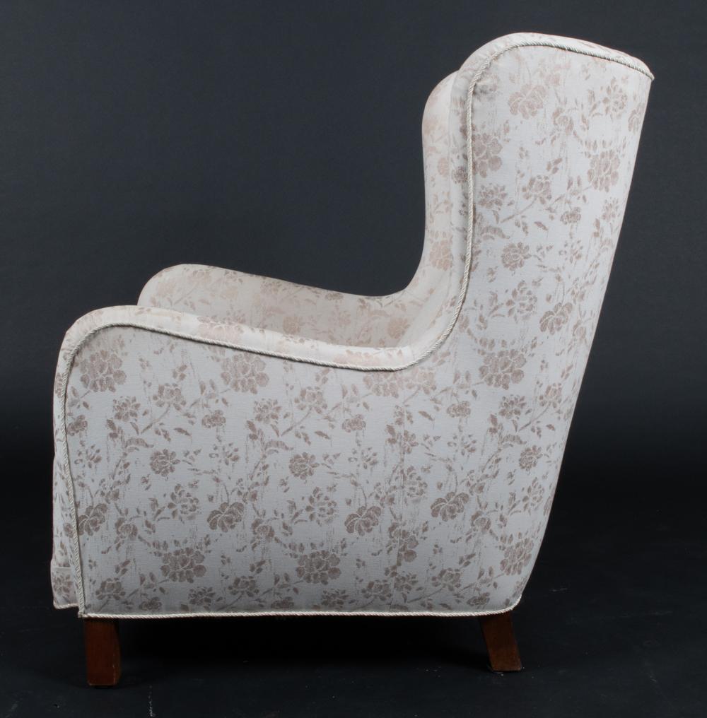 1940s Danish Cabinetmaker Wingback Chair in the Manner of Fritz Hansen For Sale 3