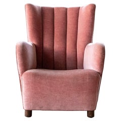 Dänischer Loungesessel mit Kanalrücken aus rosa Mohair aus den 1940er Jahren