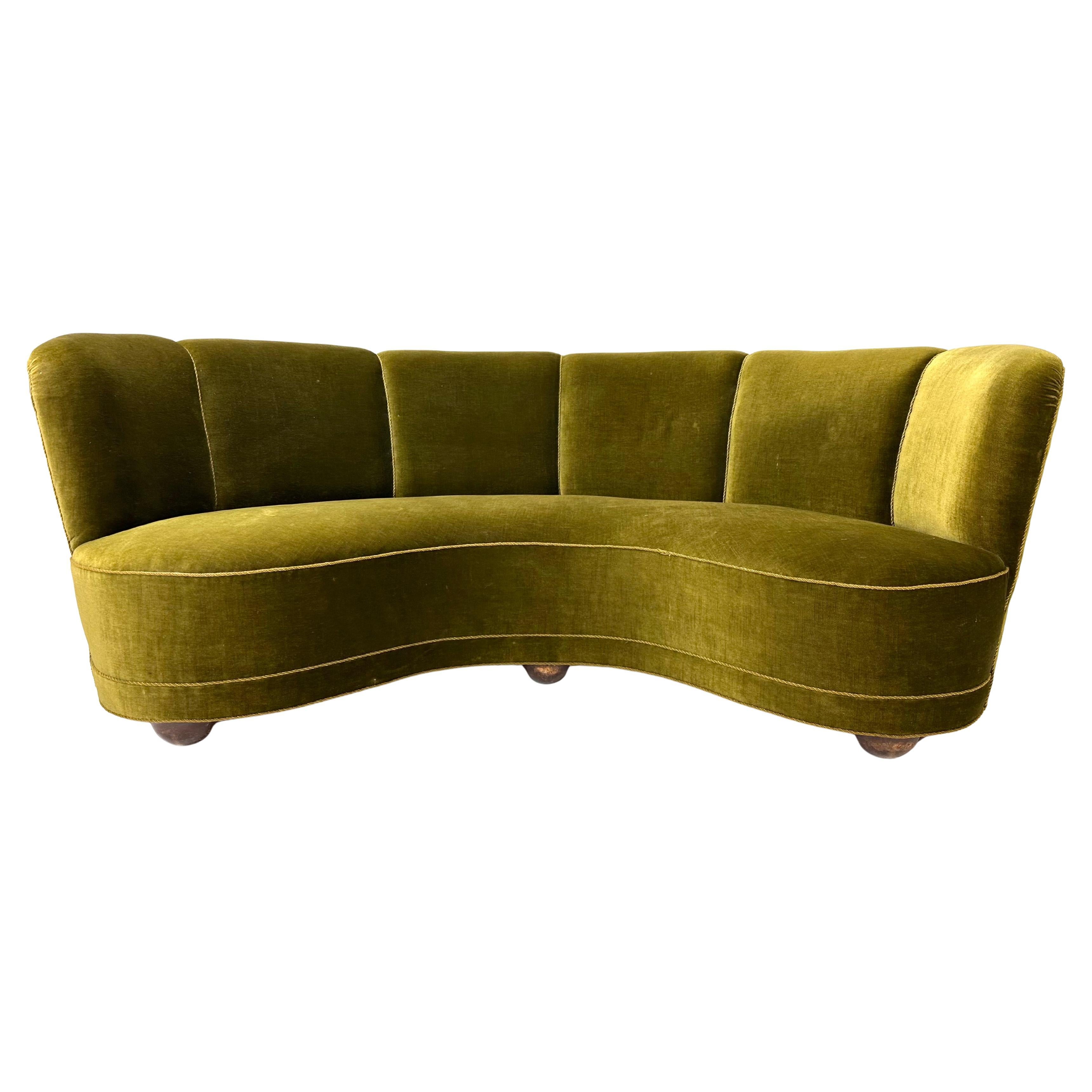 1940
s Danish Curved Sofa im Angebot