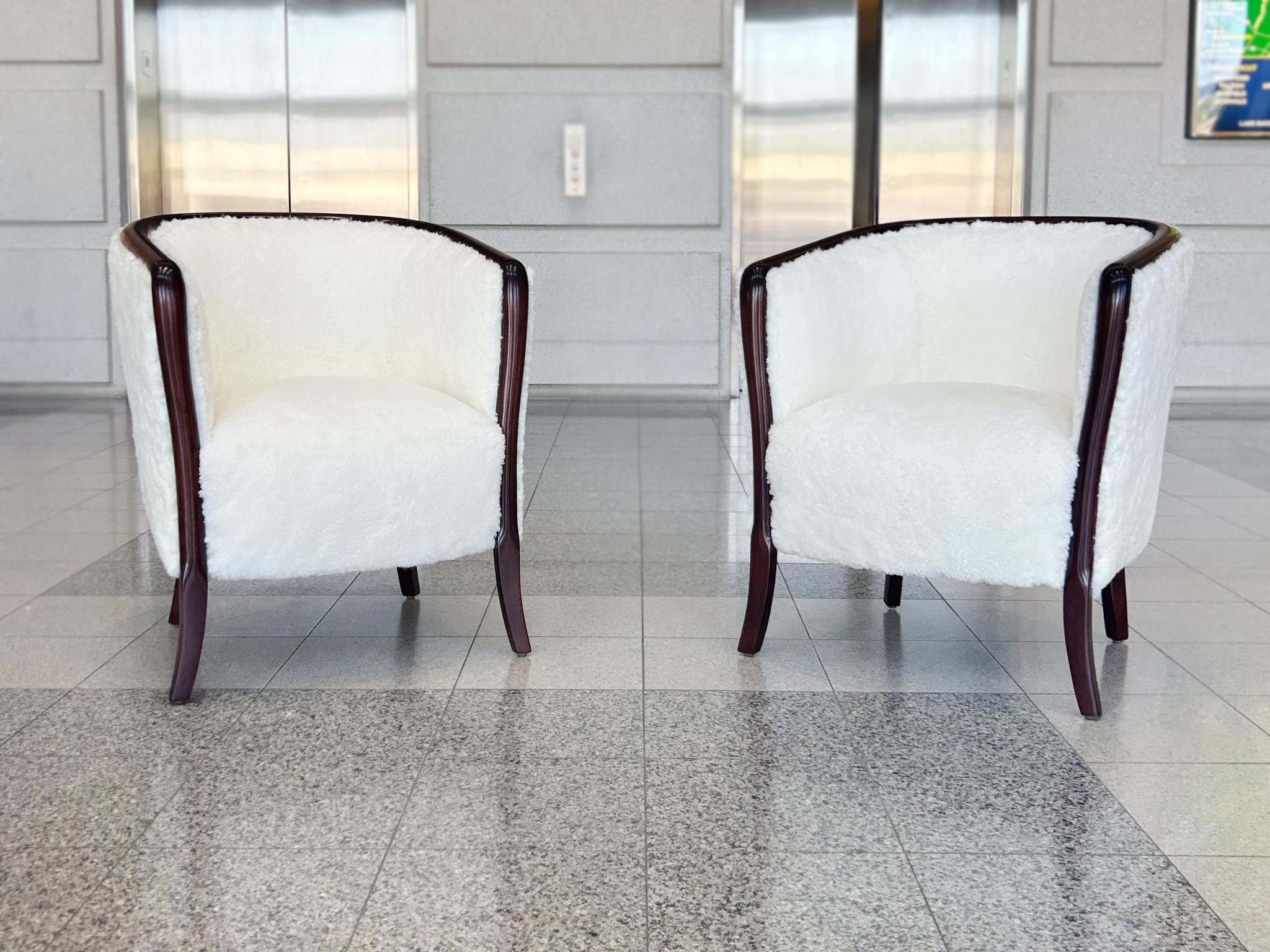 Subtly rounded lines and a curved back characterize the overall shape of these comfortable Danish Art Deco club chairs, which were originally crafted in the 1940s. They have now been reimagined in a white shearling upholstery from Skandilock. The