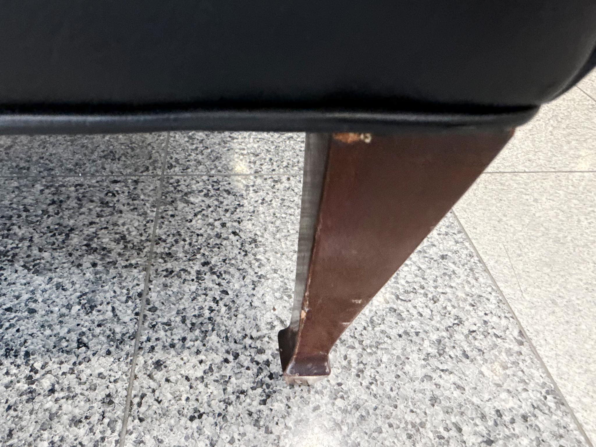 1940s Danish Modern Leather Settee by Georg Kofoed en vente 6