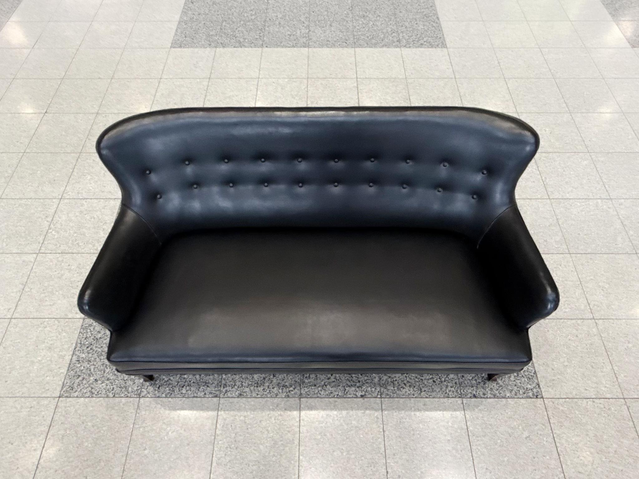 Scandinave moderne 1940s Danish Modern Leather Settee by Georg Kofoed en vente