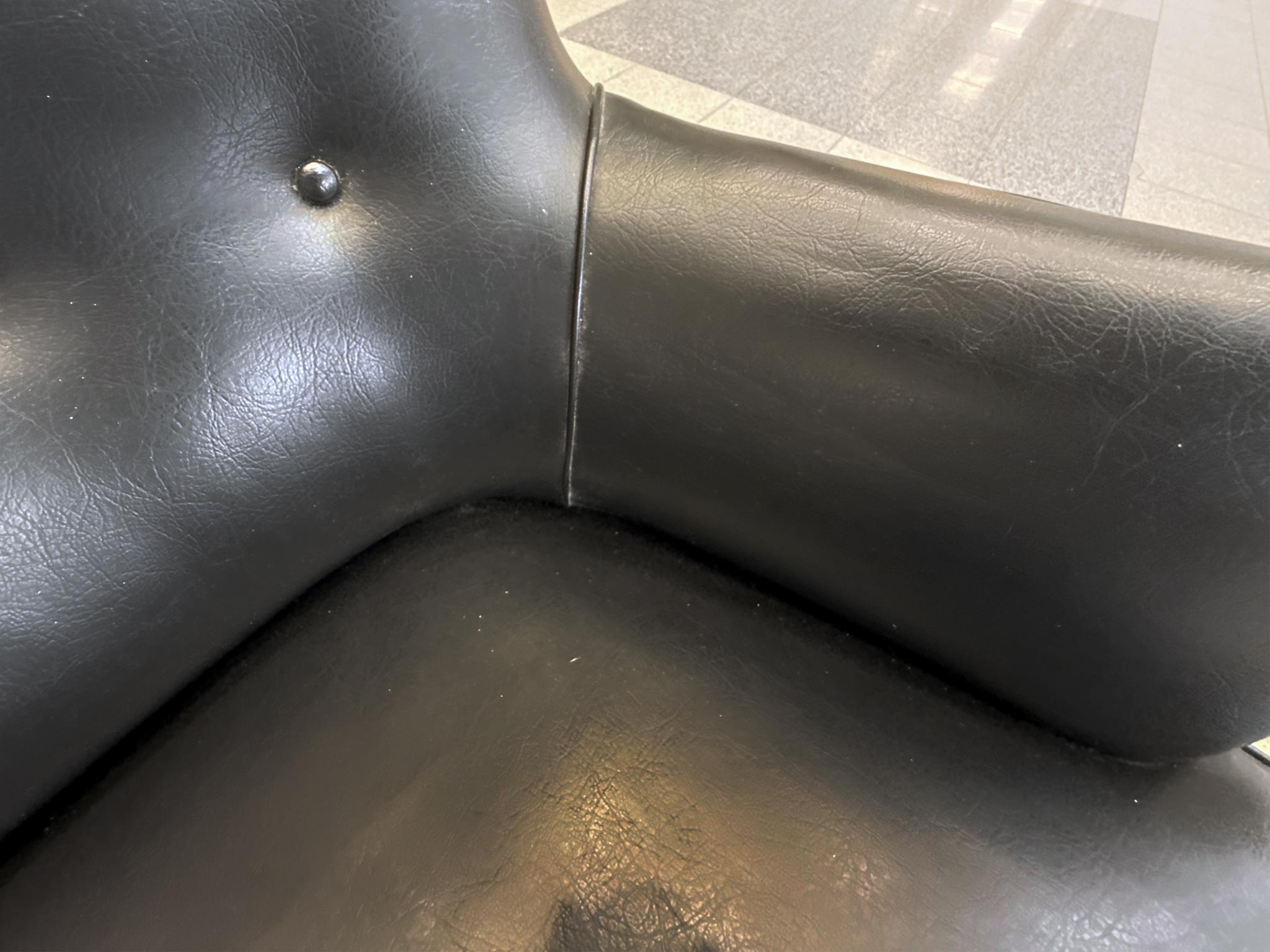 Cuir 1940s Danish Modern Leather Settee by Georg Kofoed en vente