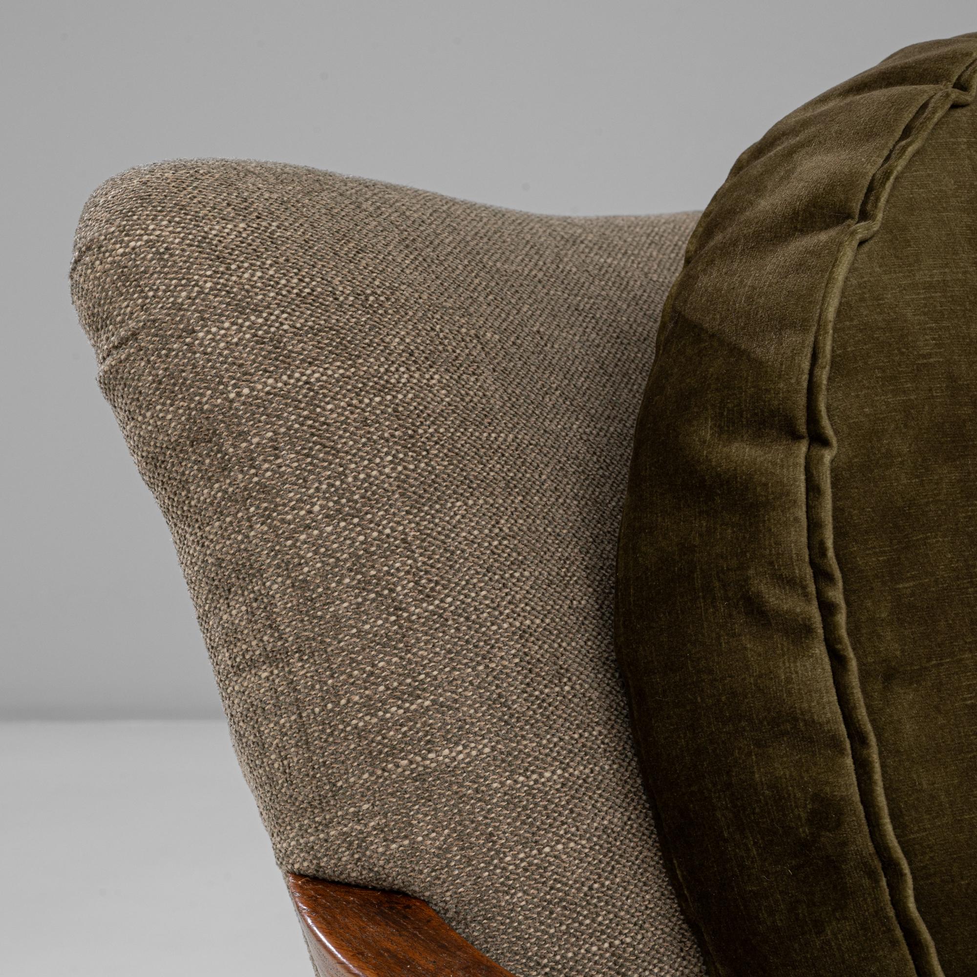 1940s Danish Pair of Art Deco Upholstered Armchairs With Round Pillows en venta 5