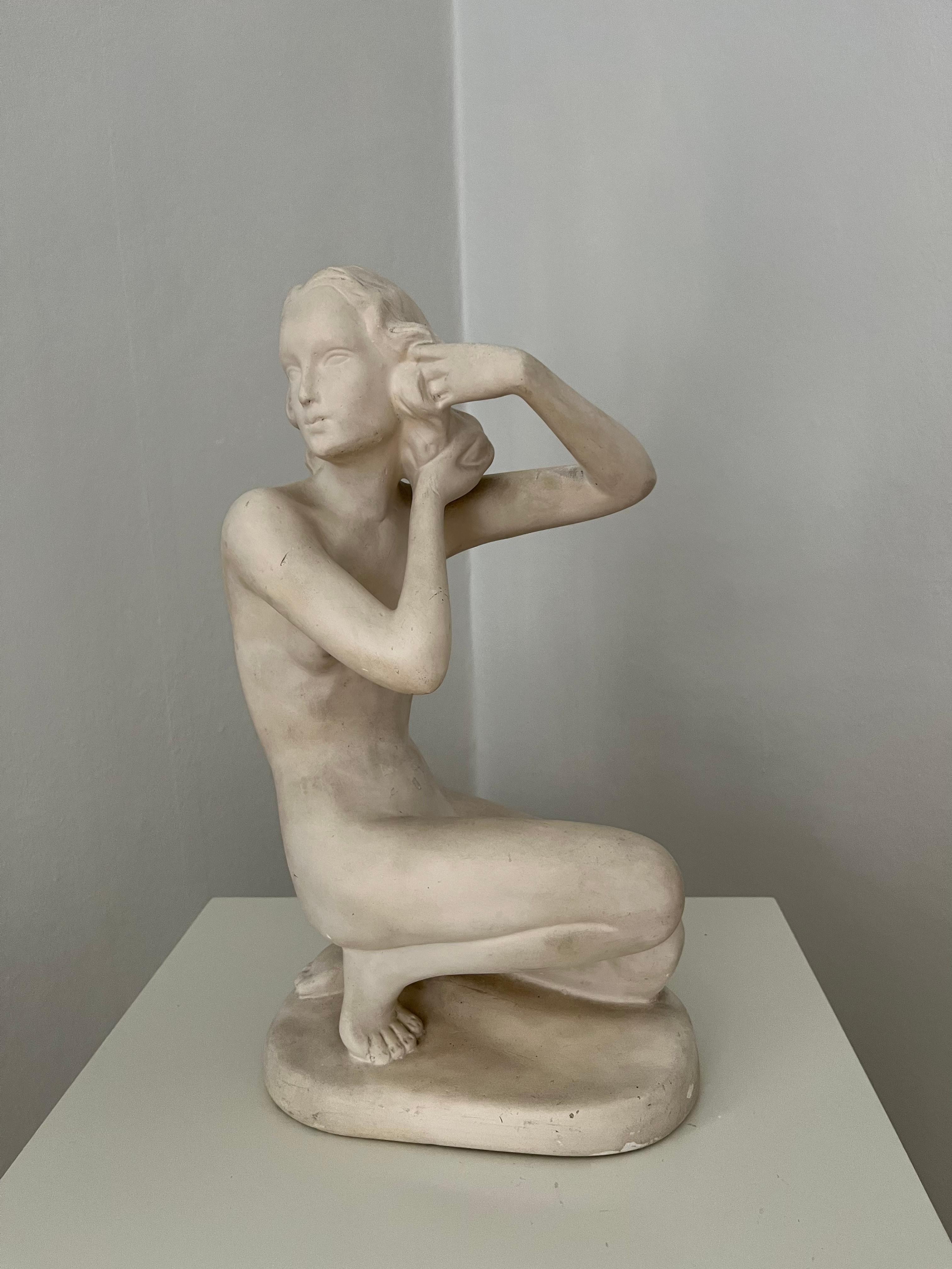 1940s Danish plaster figurine of woman In Distressed Condition For Sale In Frederiksberg C, DK