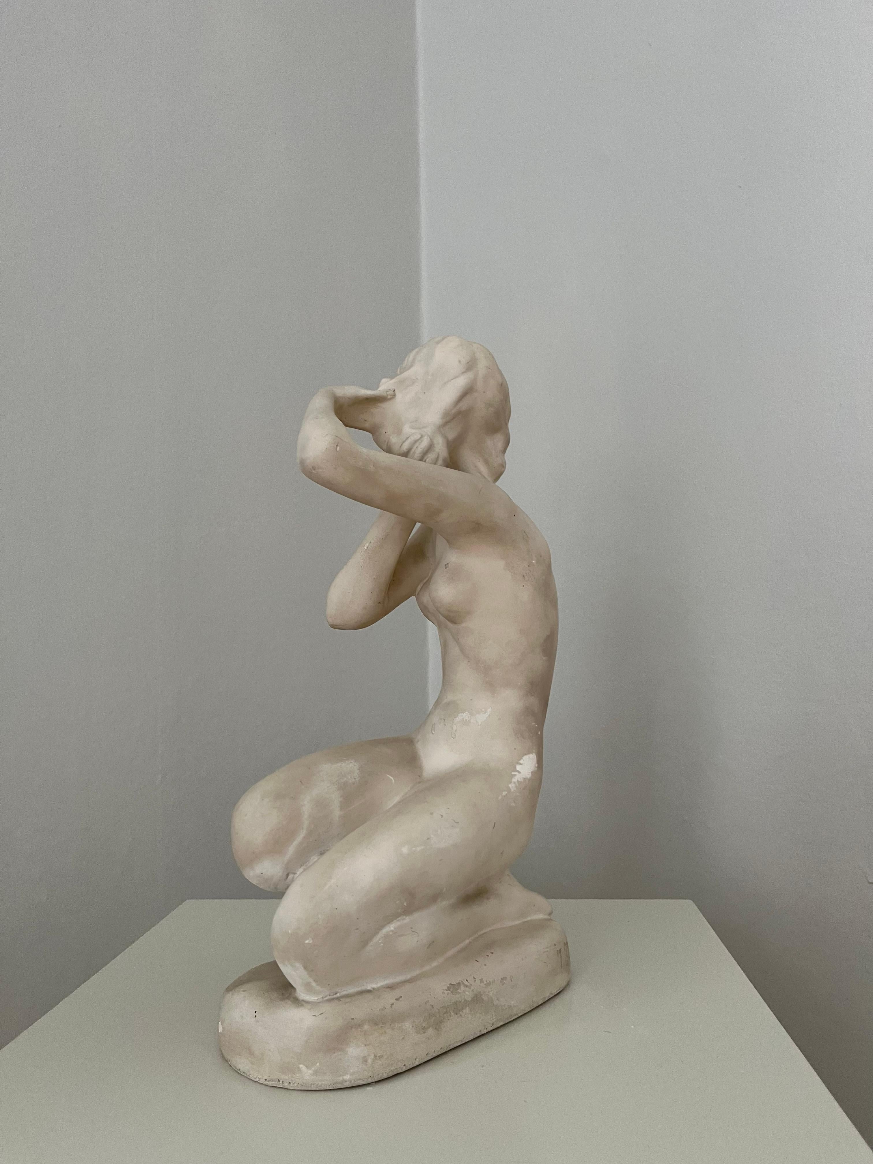 Figurine de femme en plâtre danoise des années 1940 en vente 1