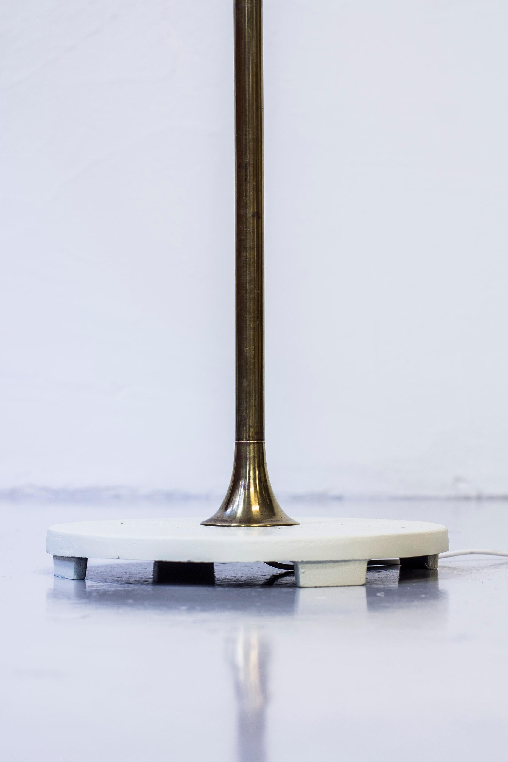 1940s Danish Uplight Floor Lamp in Brass and Lacquered Metal 2