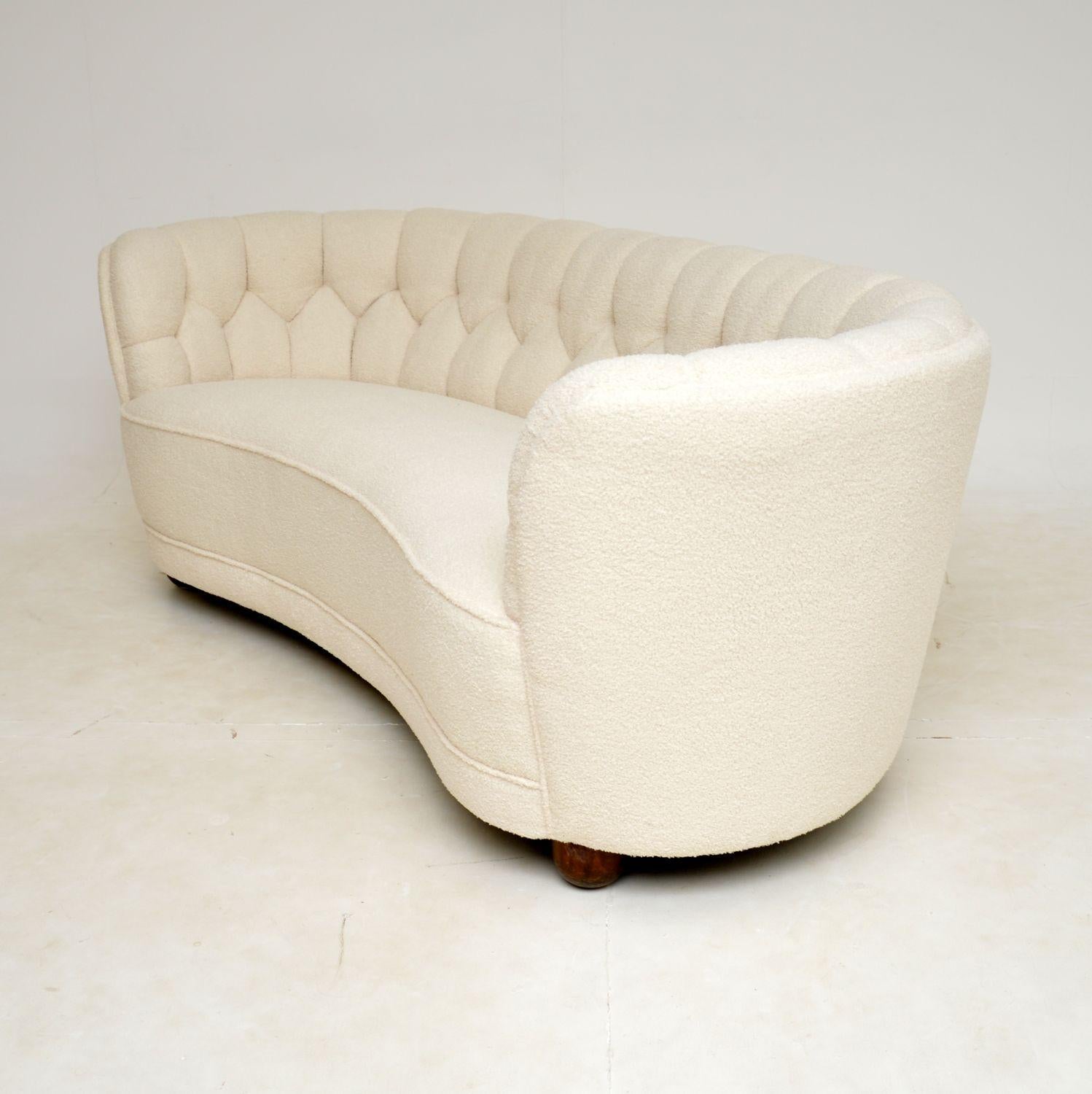 1940s Danish Vintage Banana Cocktail Sofa In Good Condition For Sale In London, GB