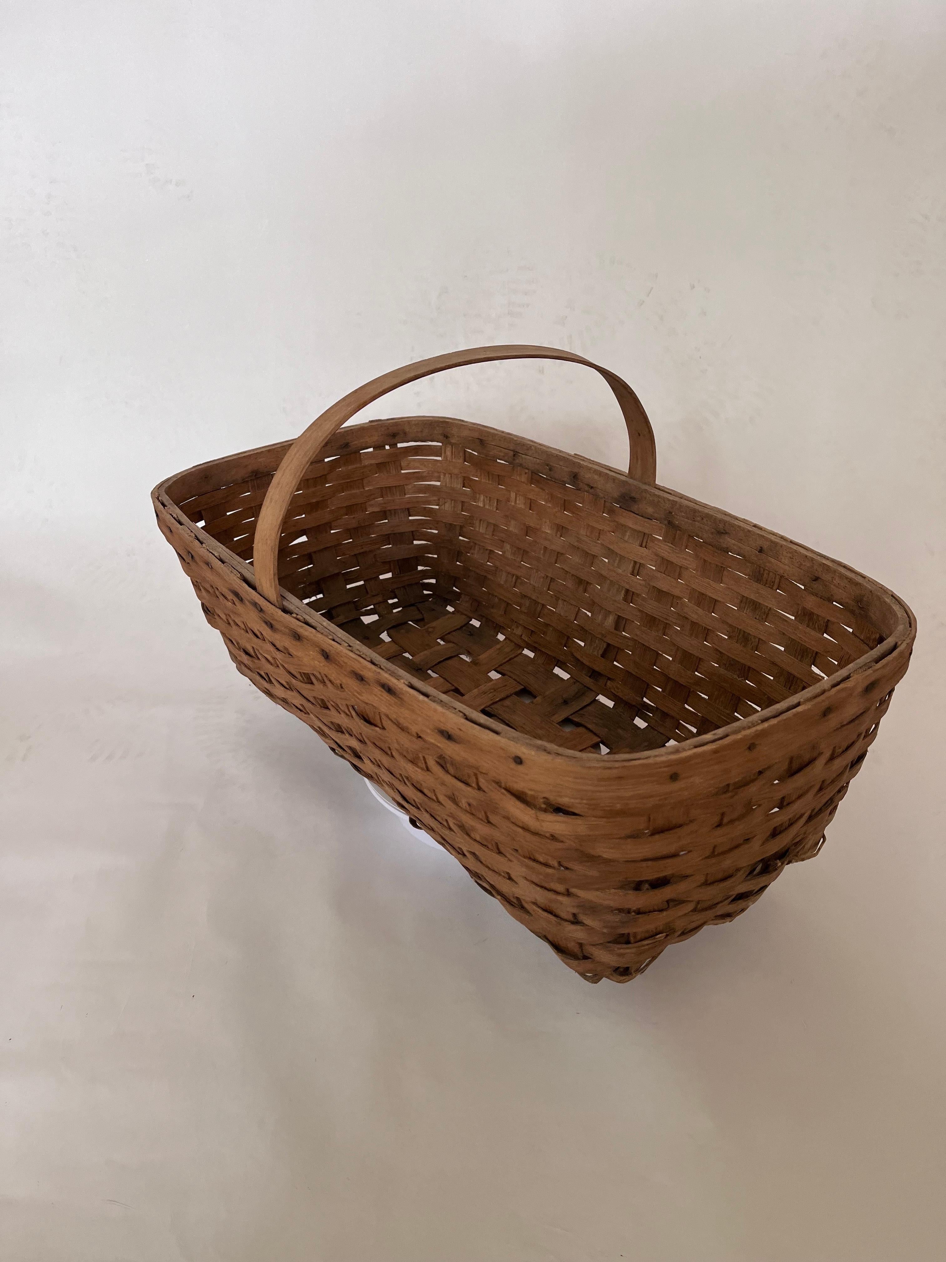 1940s Day Basket Co. Handwoven White Oak Long Market Basket with Stamped Handle For Sale 3