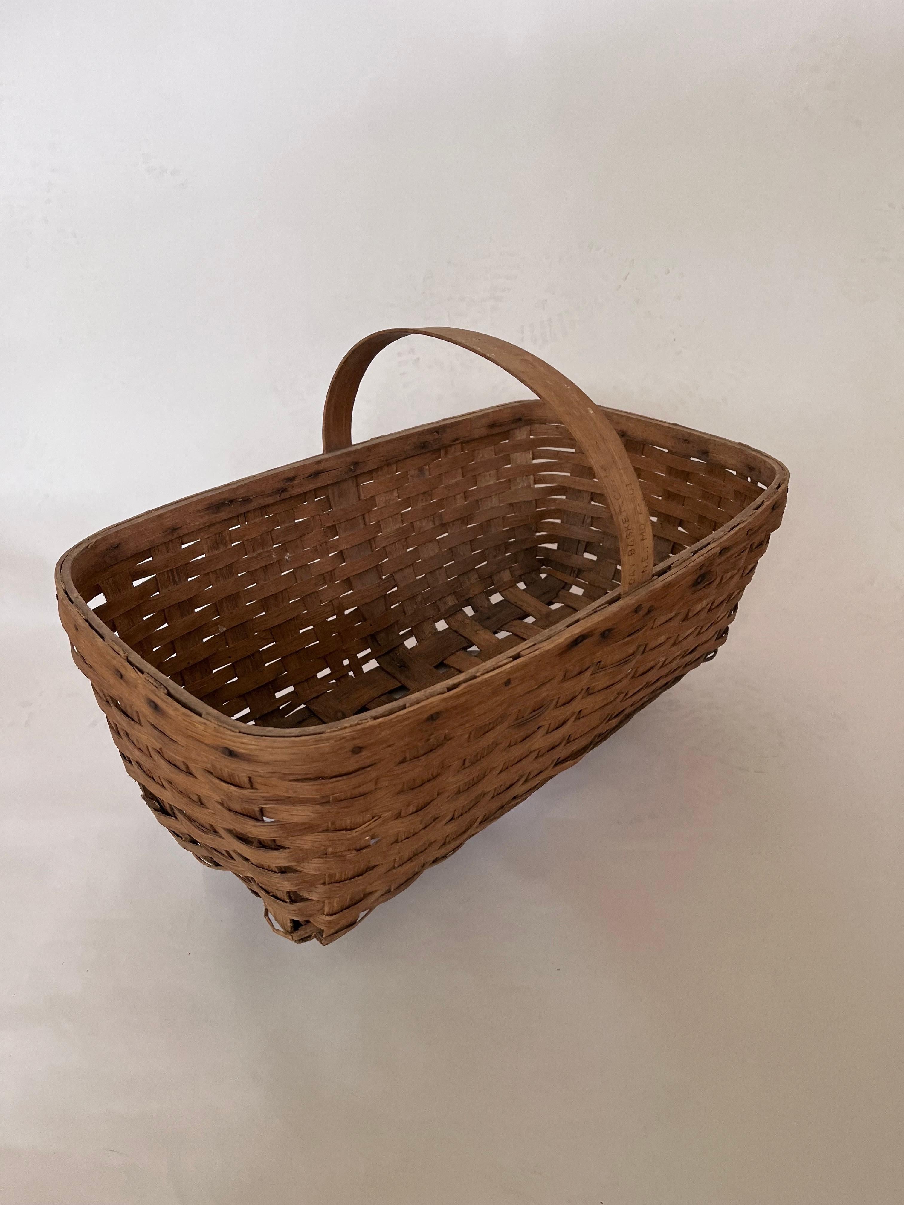 1940s Day Basket Co. Handwoven White Oak Long Market Basket with Stamped Handle For Sale 4